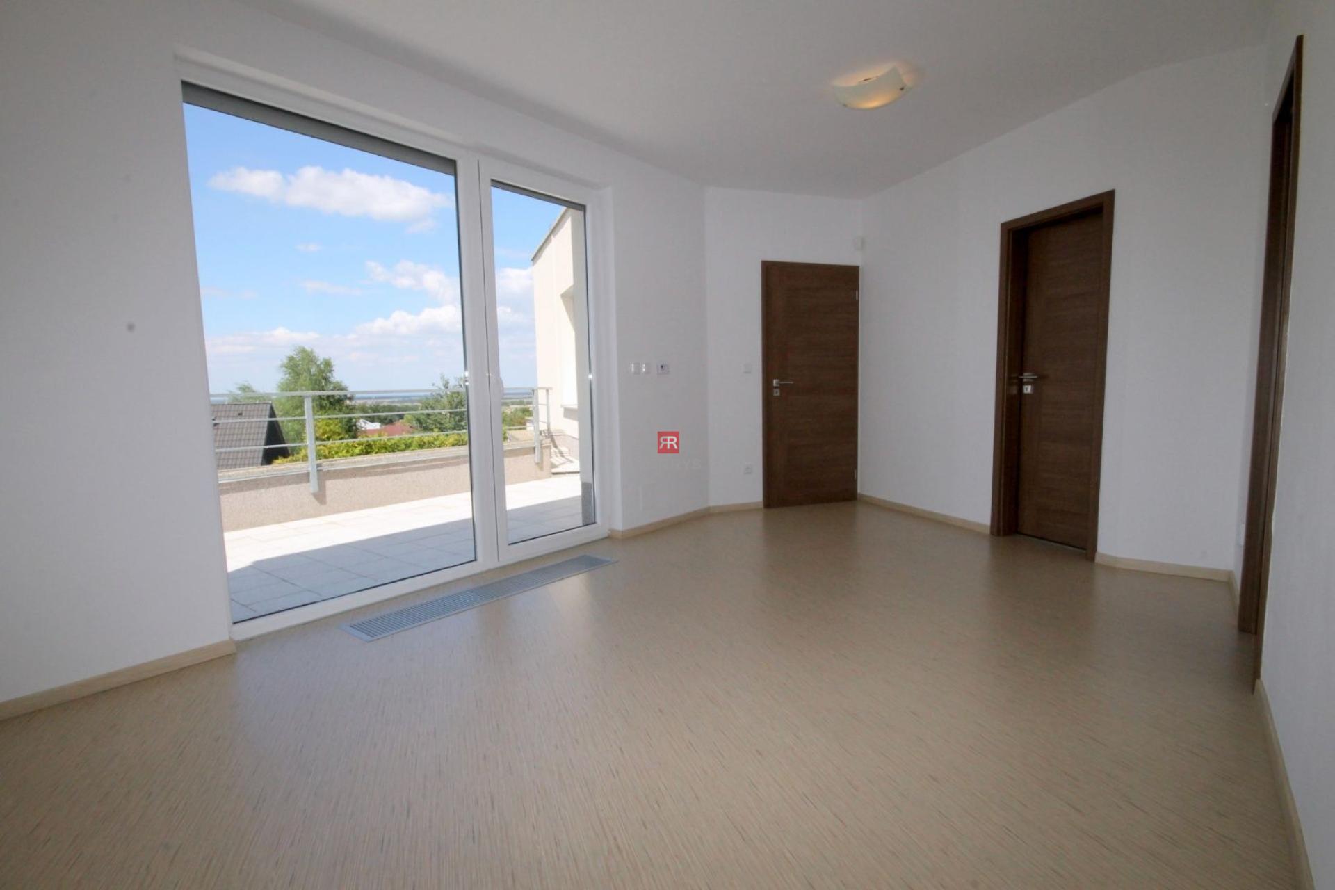 HERRYS - Na prenájom nadštandardný 6-izbový dom v súkromi v Záhorskej Bystrici