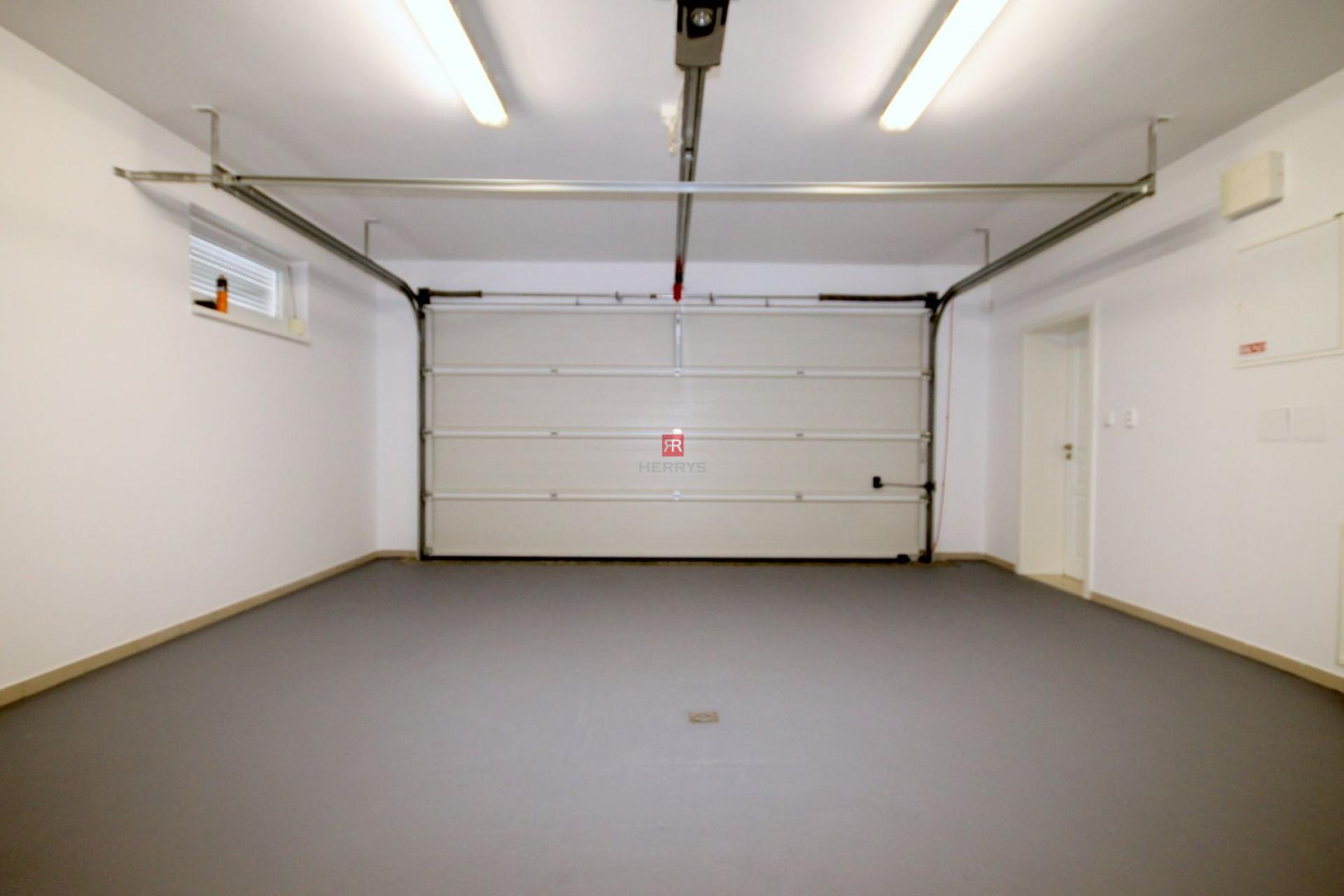 HERRYS - Na prenájom nadštandardný 6-izbový dom v súkromi v Záhorskej Bystrici