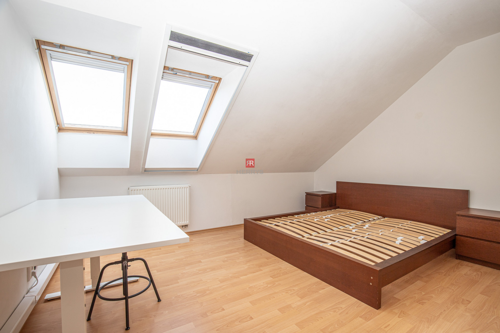 HERRYS – For rent, air-conditioned 3-room duplex with a fireplace and a garage