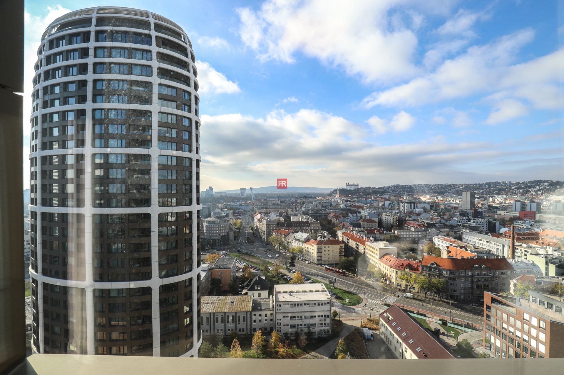 HERRYS - Na prenájom 2-izbový dizajnový byt s panoramatickým výhľadom, SKYPARK