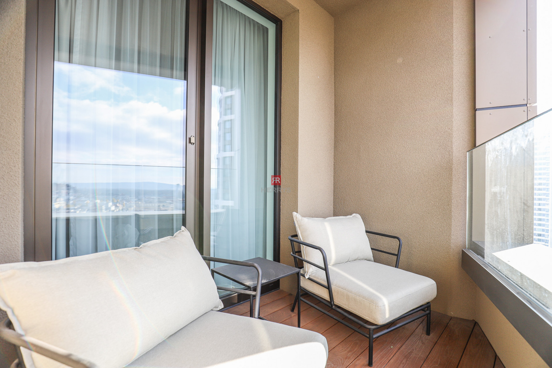 HERRYS - Na prenájom 2-izbový dizajnový byt s panoramatickým výhľadom, SKYPARK