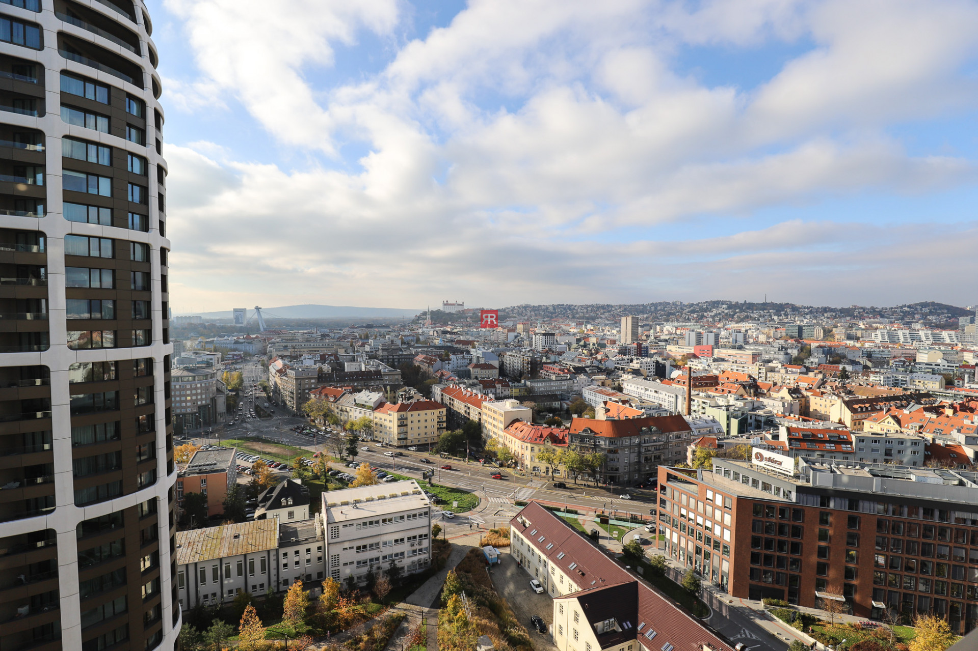 HERRYS - Na prenájom 2-izbový dizajnový byt s panoramatickým výhľadom, SKYPARK