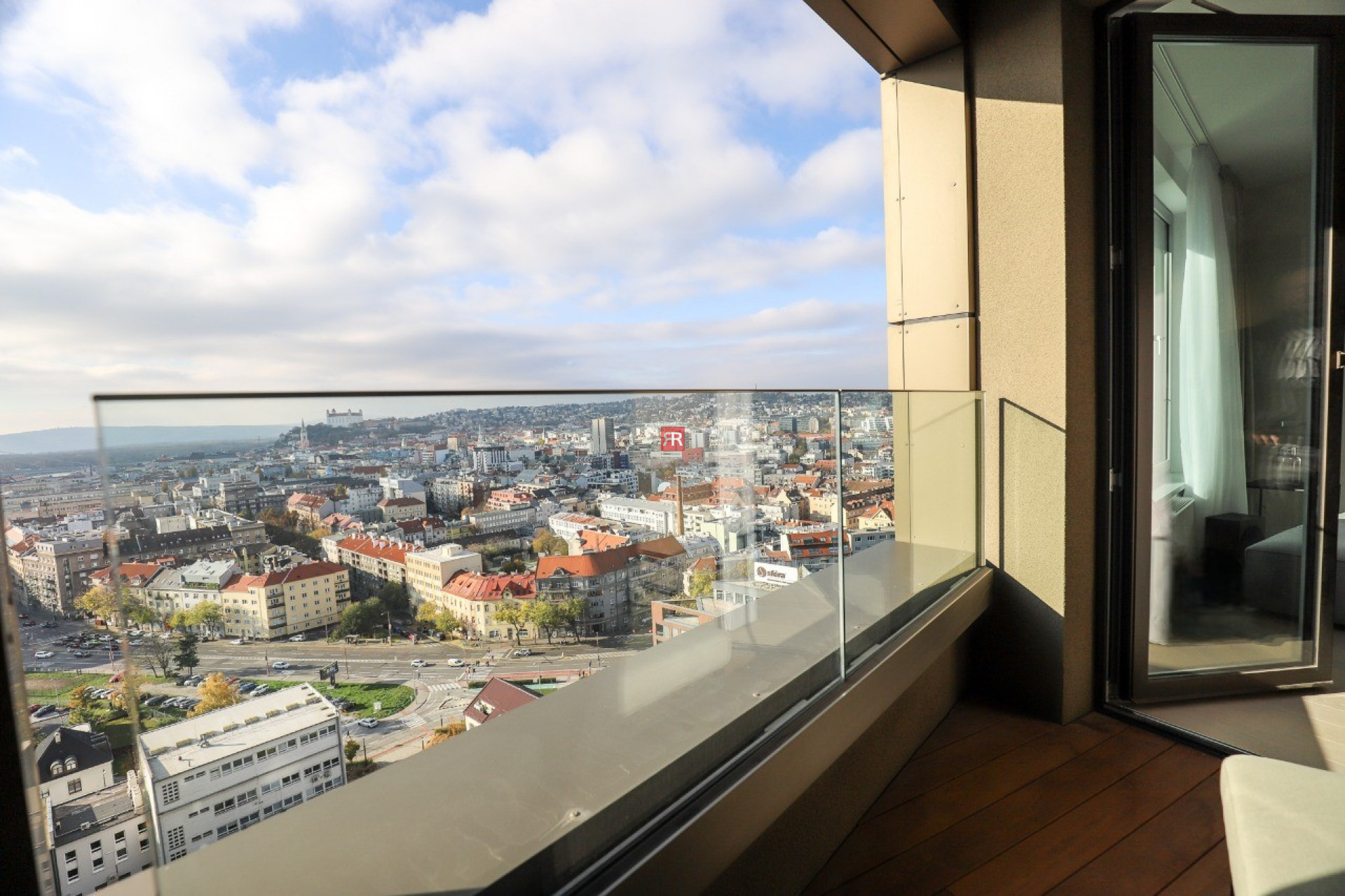 HERRYS - Na prenájom 2-izbový dizajnový byt s panoramatickým výhľadom, SKYPARK