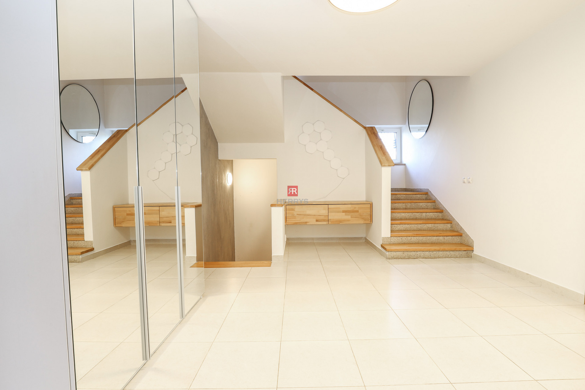 HERRYS - Na predaj priestranný 6-izbový rodinný dom vo Vajnoroch