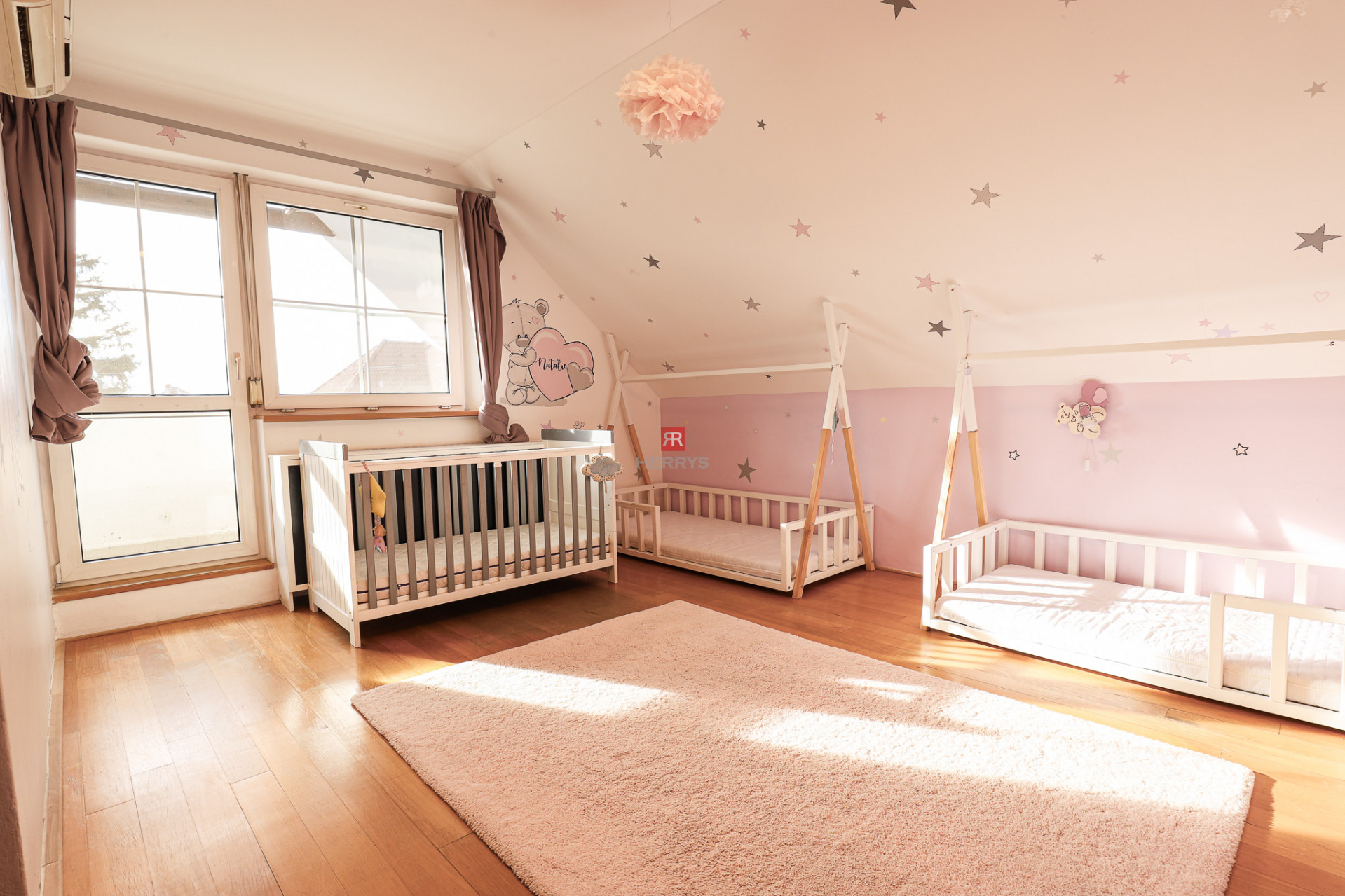 HERRYS - Na predaj priestranný 6-izbový rodinný dom vo Vajnoroch