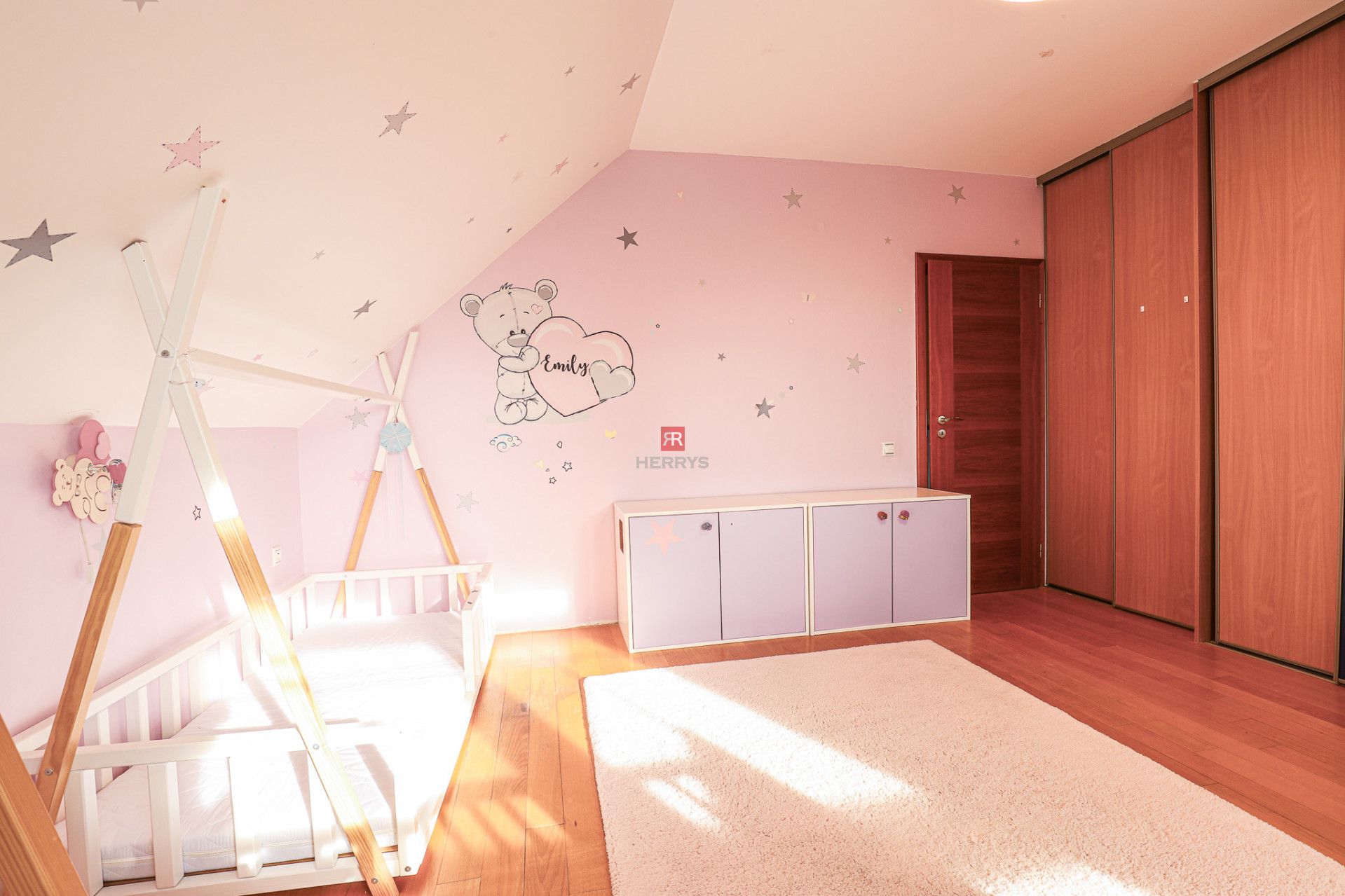 HERRYS - Na predaj priestranný 6-izbový rodinný dom vo Vajnoroch