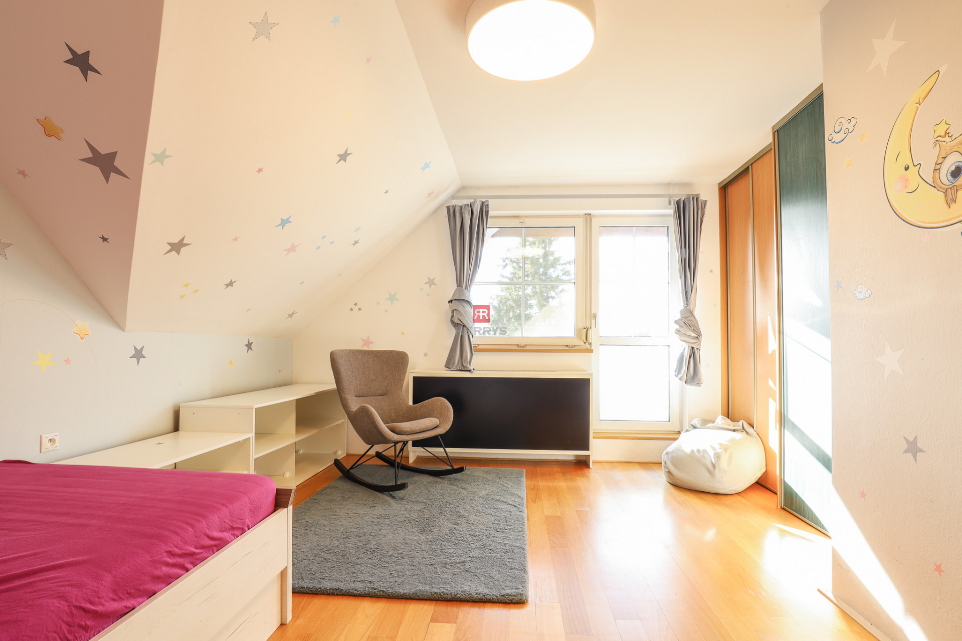 HERRYS - Na predaj priestranný 6-izbový rodinný dom vo Vajnoroch