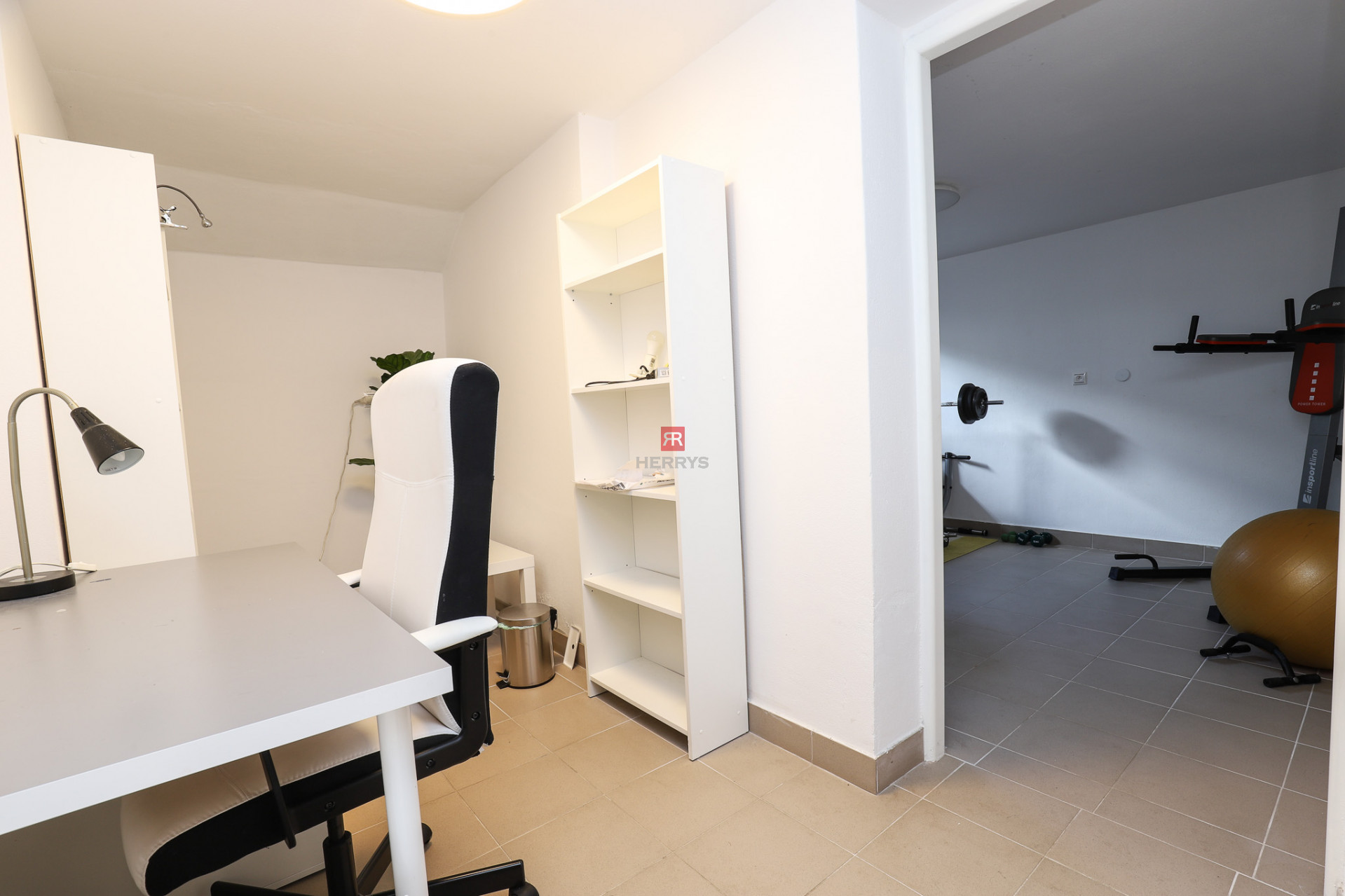 HERRYS - Na predaj priestranný 6-izbový rodinný dom vo Vajnoroch