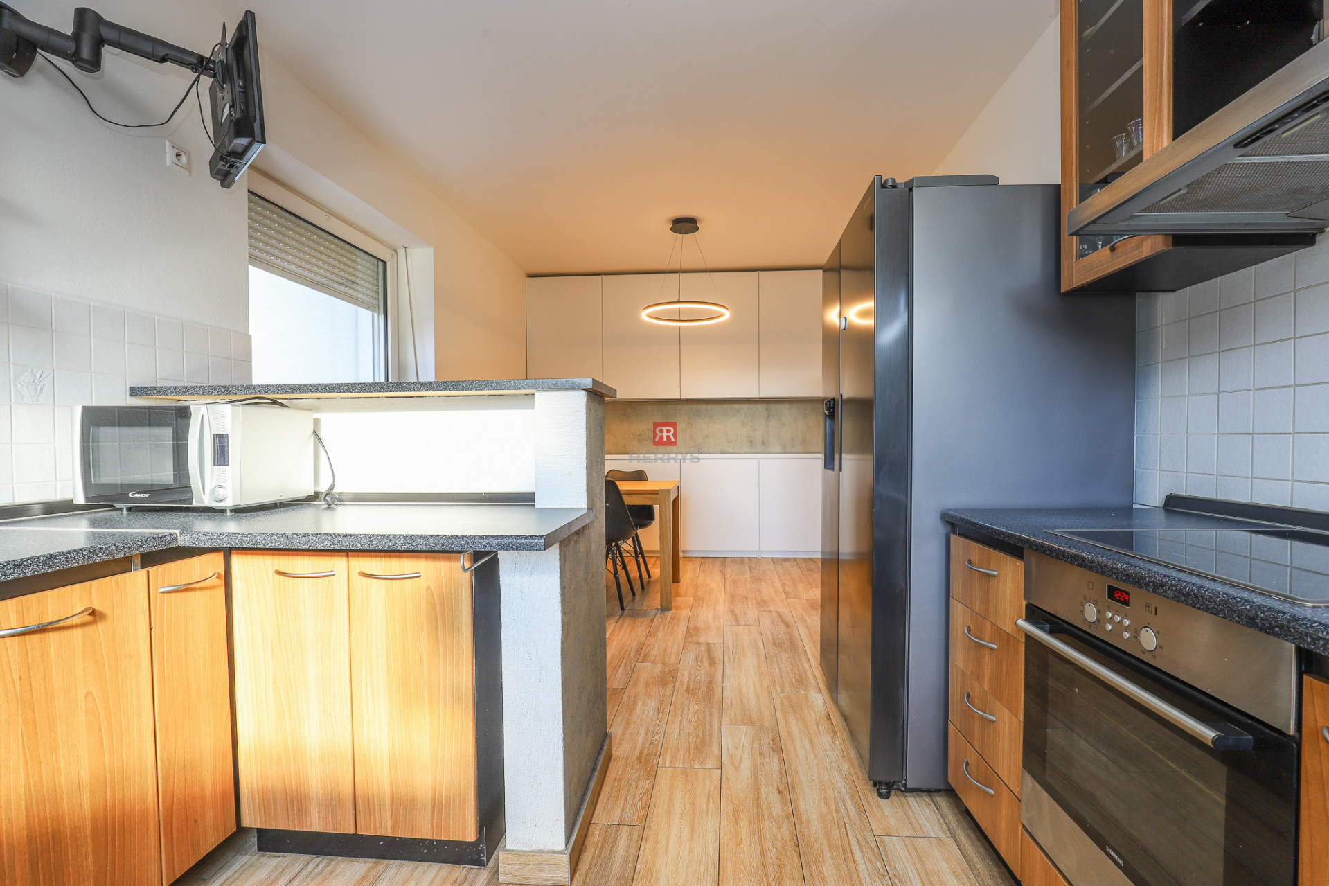 HERRYS - Na predaj priestranný 6-izbový rodinný dom vo Vajnoroch