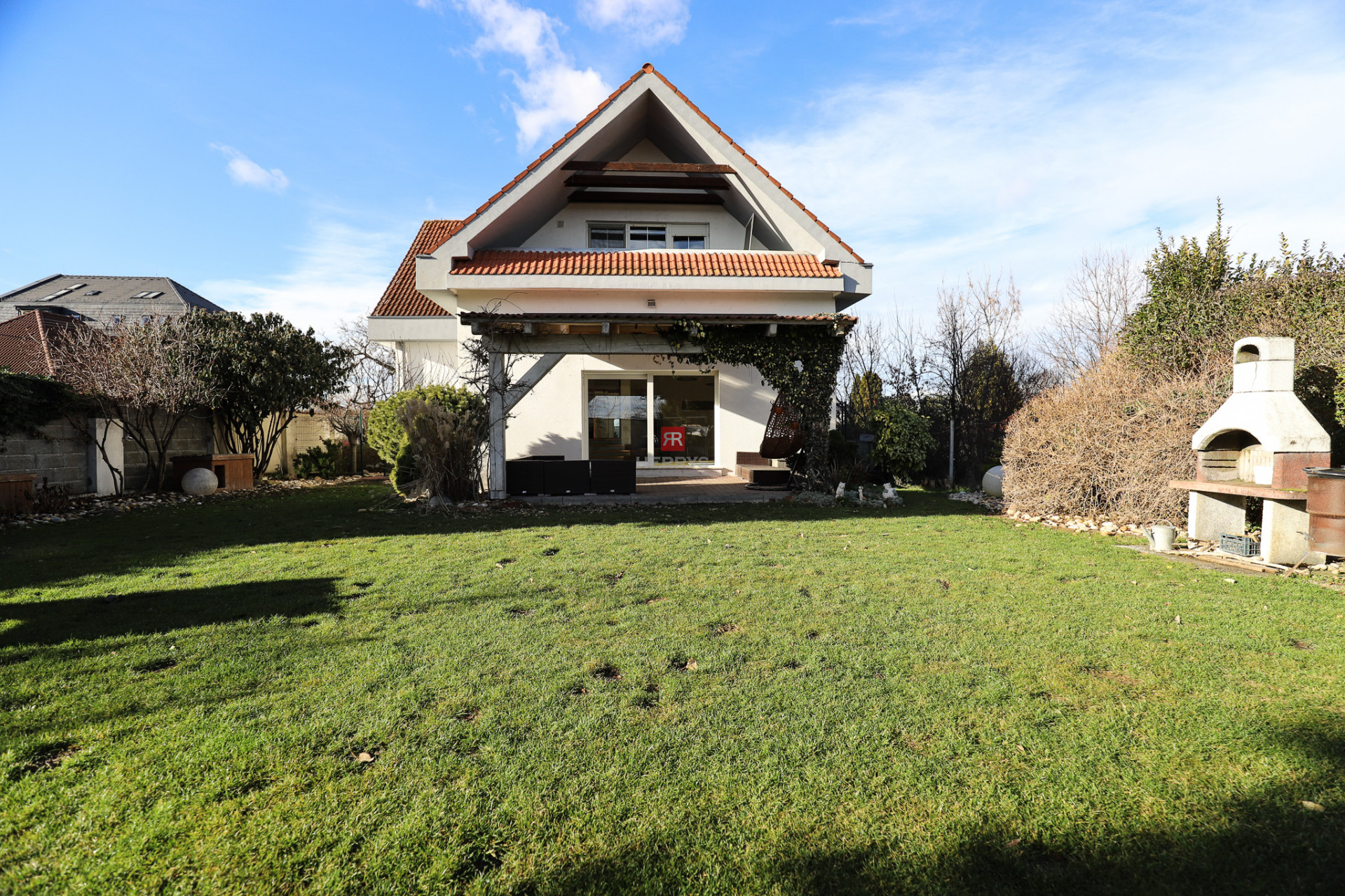 HERRYS - Na predaj priestranný 6-izbový rodinný dom vo Vajnoroch