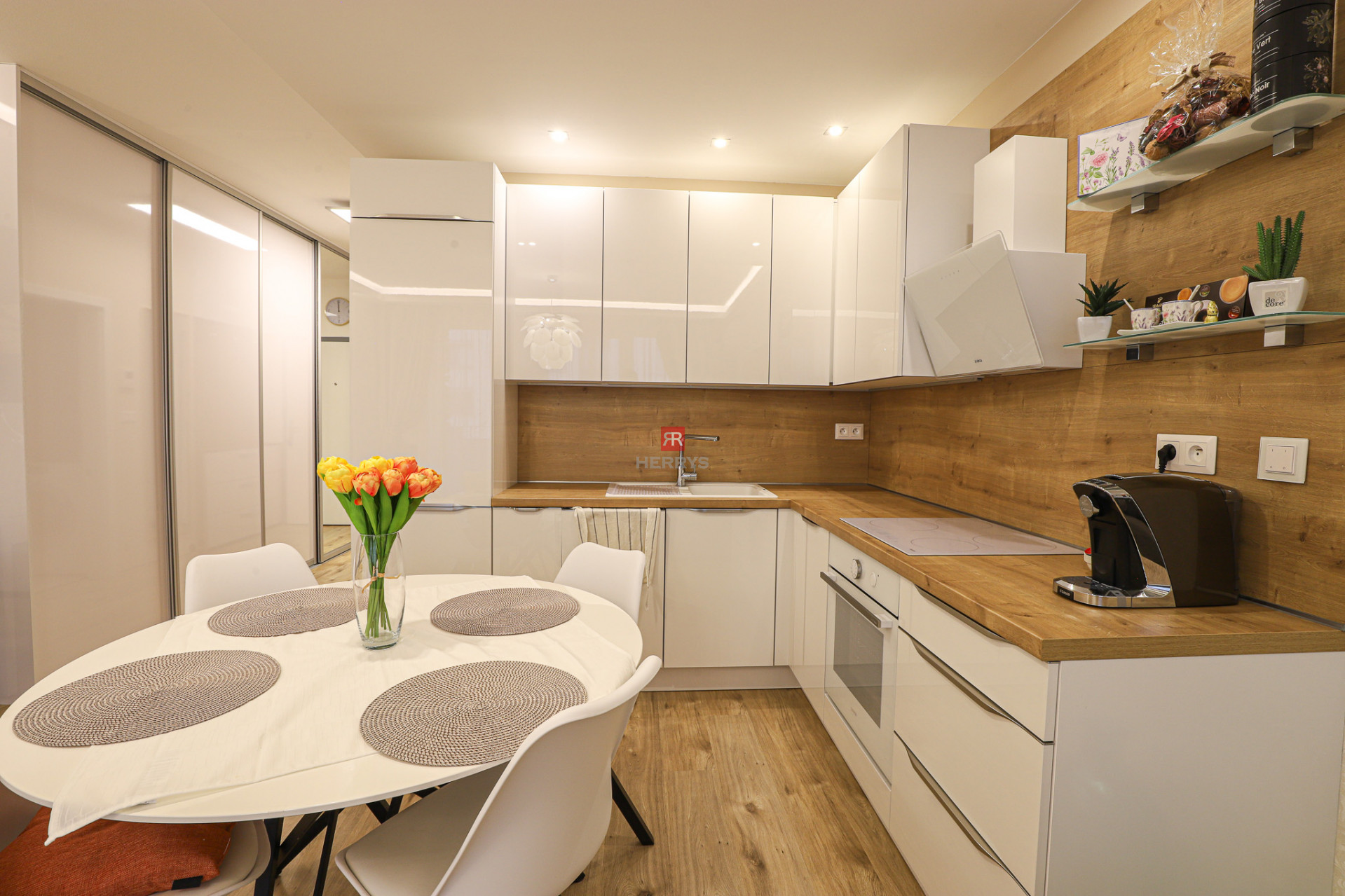 HERRYS - Na prenájom príjemný 1 izbový byt s loggiou a parkovaním v projekte Nuppu