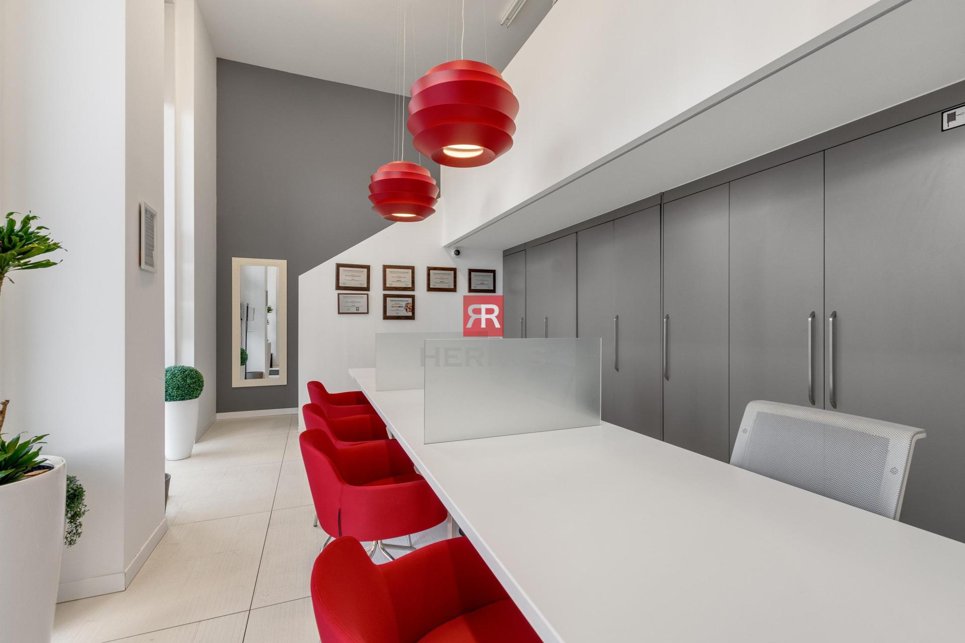 HERRYS - For sale commercial space in TOP location