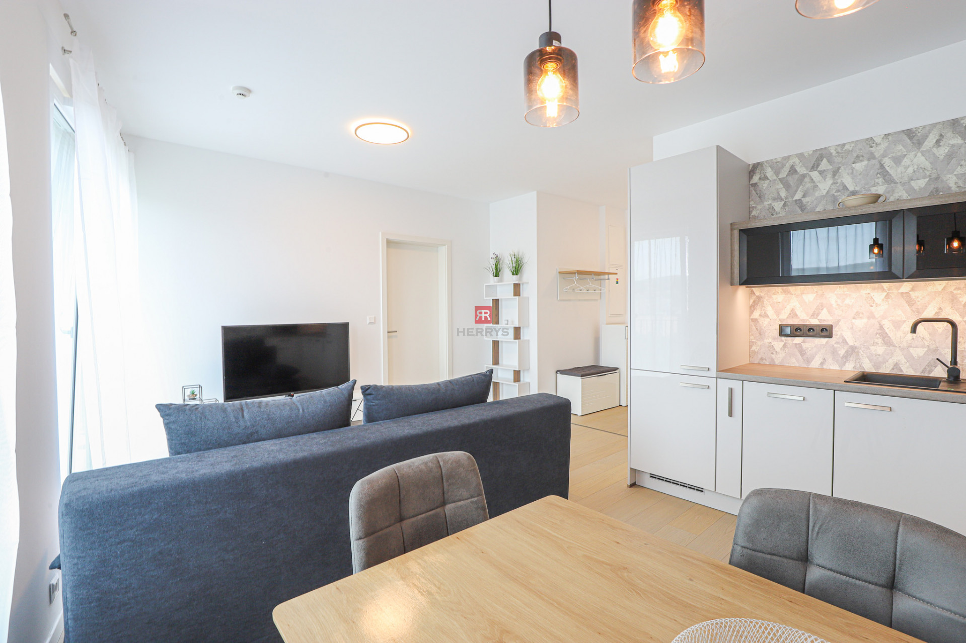 HERRYS - na prenájom moderný 2-izbový byt v novostavbe ČEREŠNE s parkovacím miestom