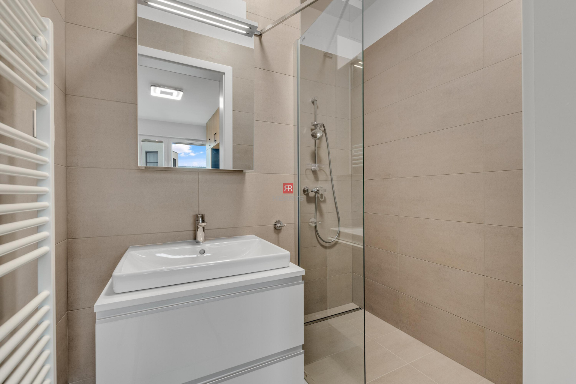 HERRYS - exkluzívne na prenájom nový 4 izbový byt s 2 parkovacími miestami v Dúbravke