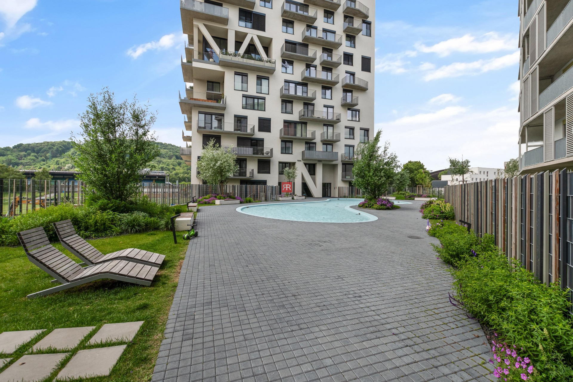 HERRYS - exkluzívne na prenájom nový 4 izbový byt s 2 parkovacími miestami v Dúbravke