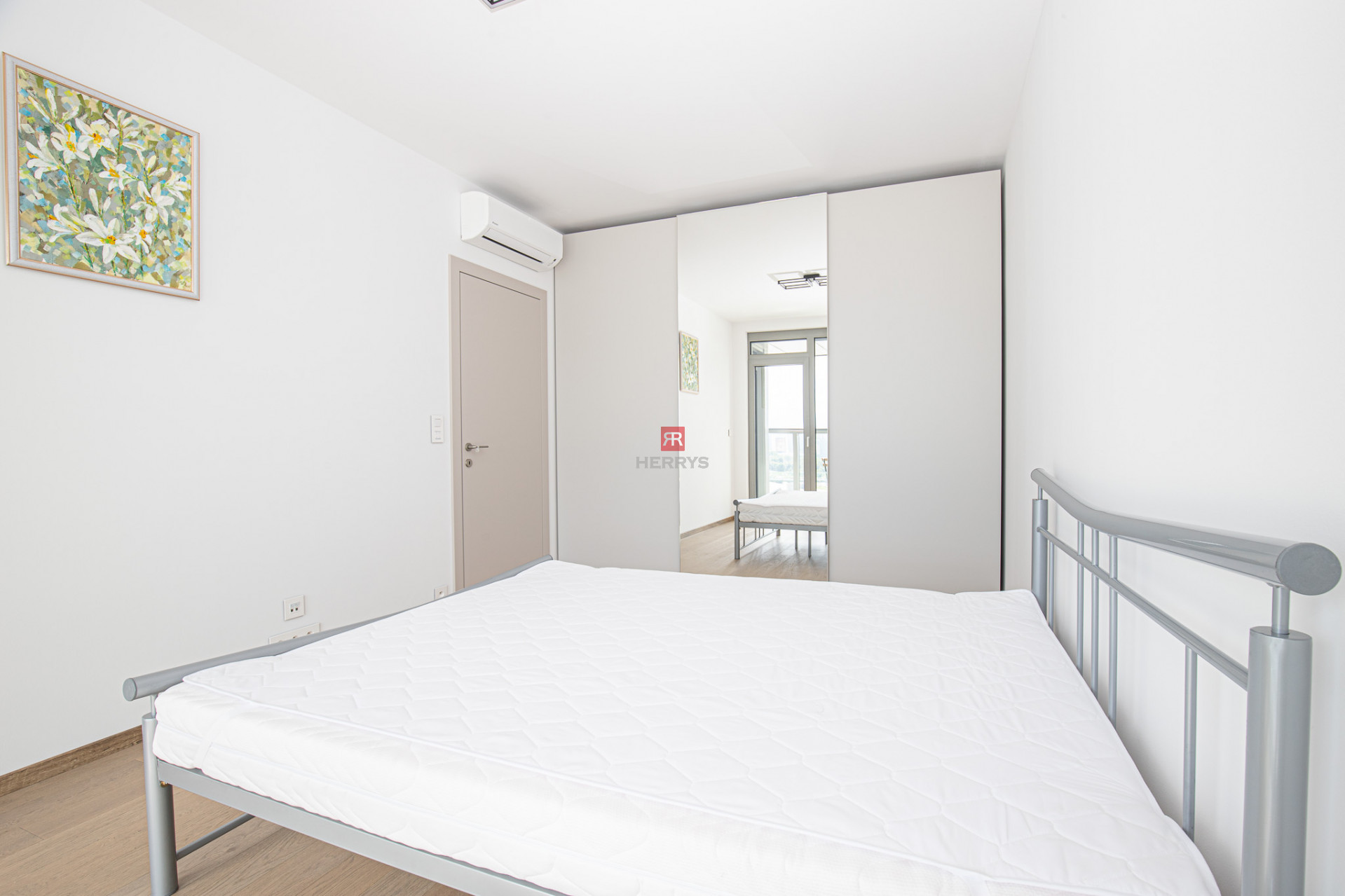 HERRYS – For rent 2-room apartment with a view on Danube in the highest skyscraper, Eurovea Tower