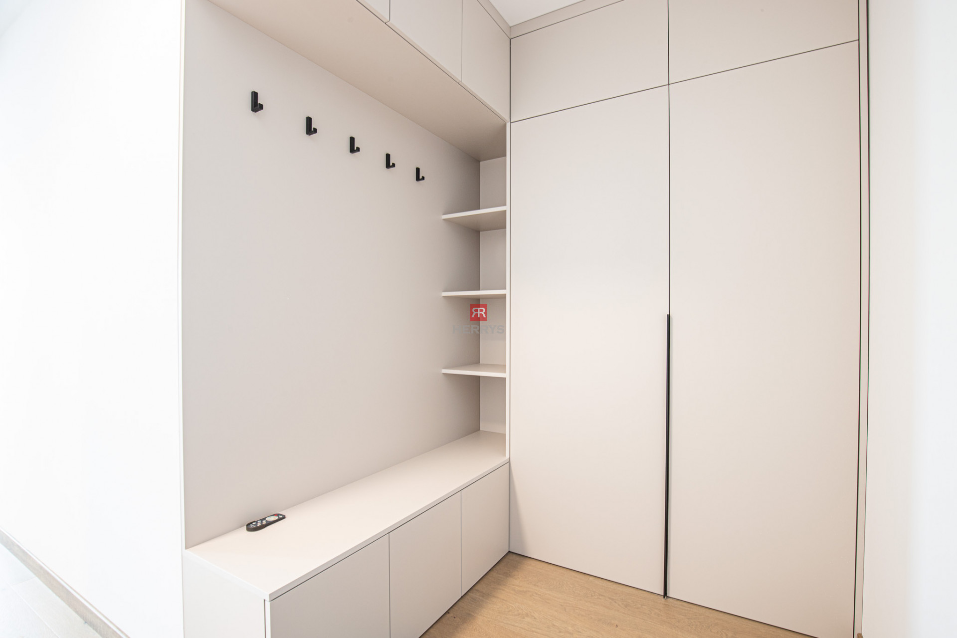 HERRYS – For rent 2-room apartment with a view on Danube in the highest skyscraper, Eurovea Tower