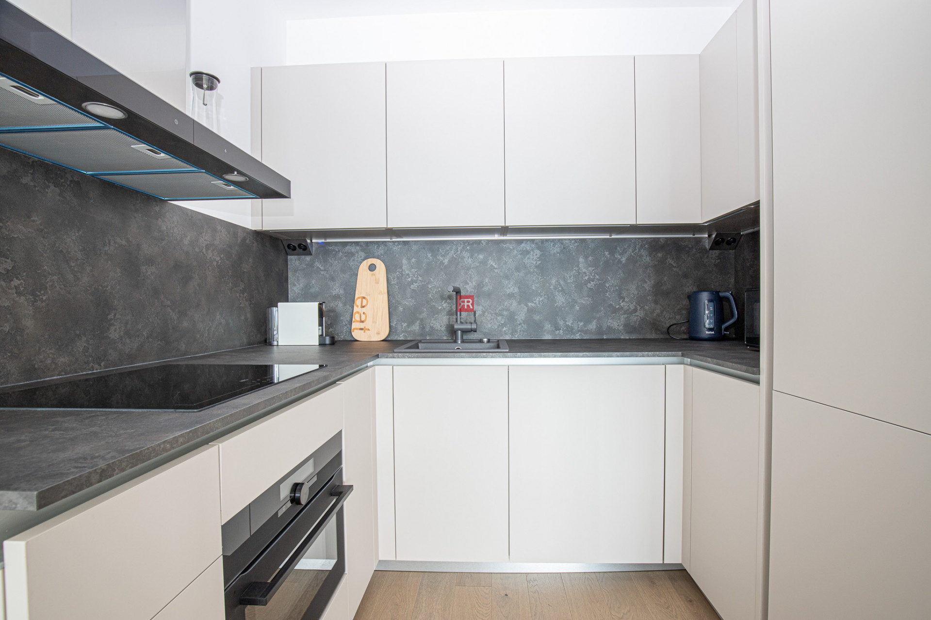 HERRYS – Na prenájom 2 izbový byt s výhľadom na Dunaj, v&nbsp;najvyššom mrakodrape Eurovea Tower