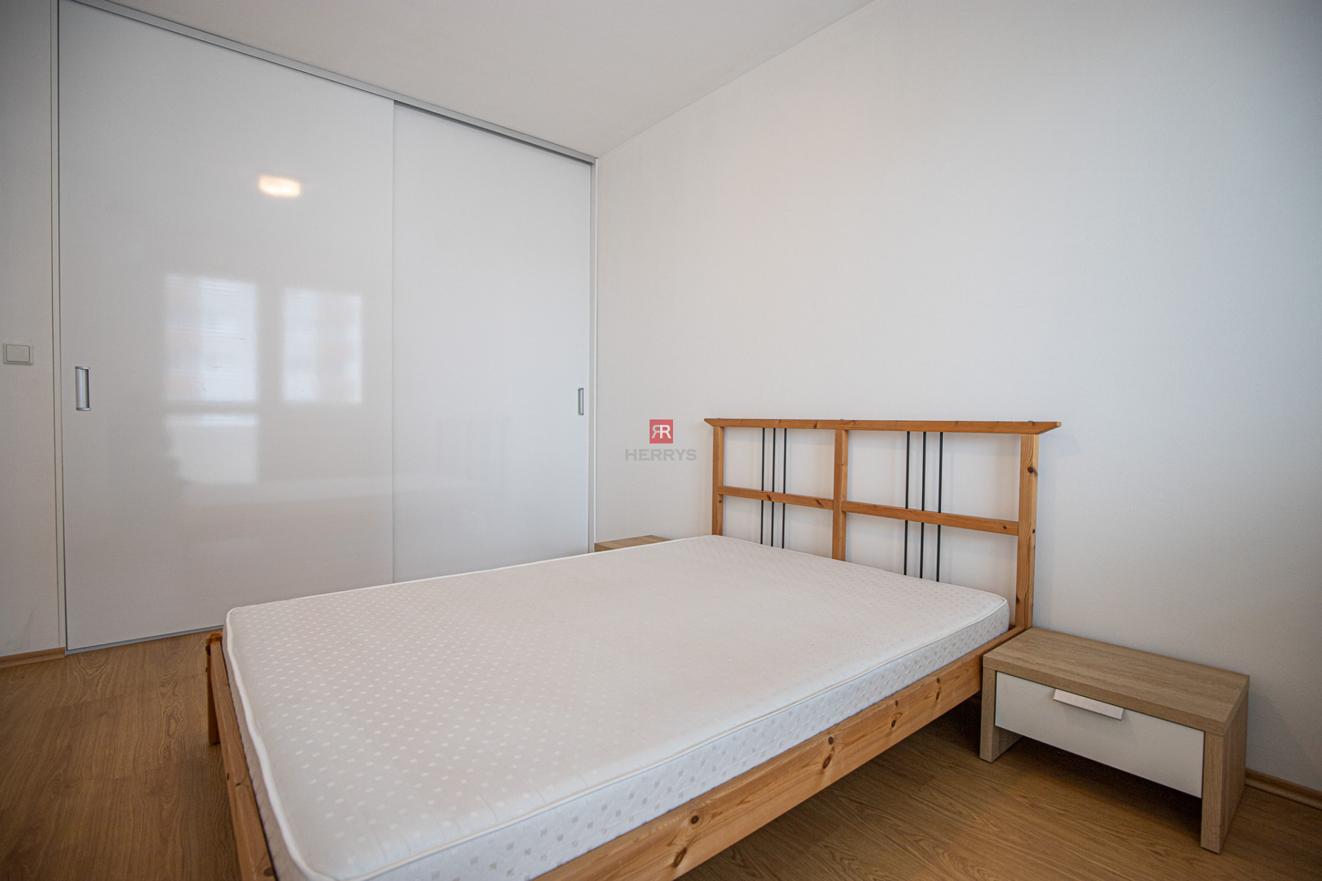 HERRYS - Na prenájom príjemný klimatizovaný 2 izbový byt v Perle Ružinova, parking&nbsp;