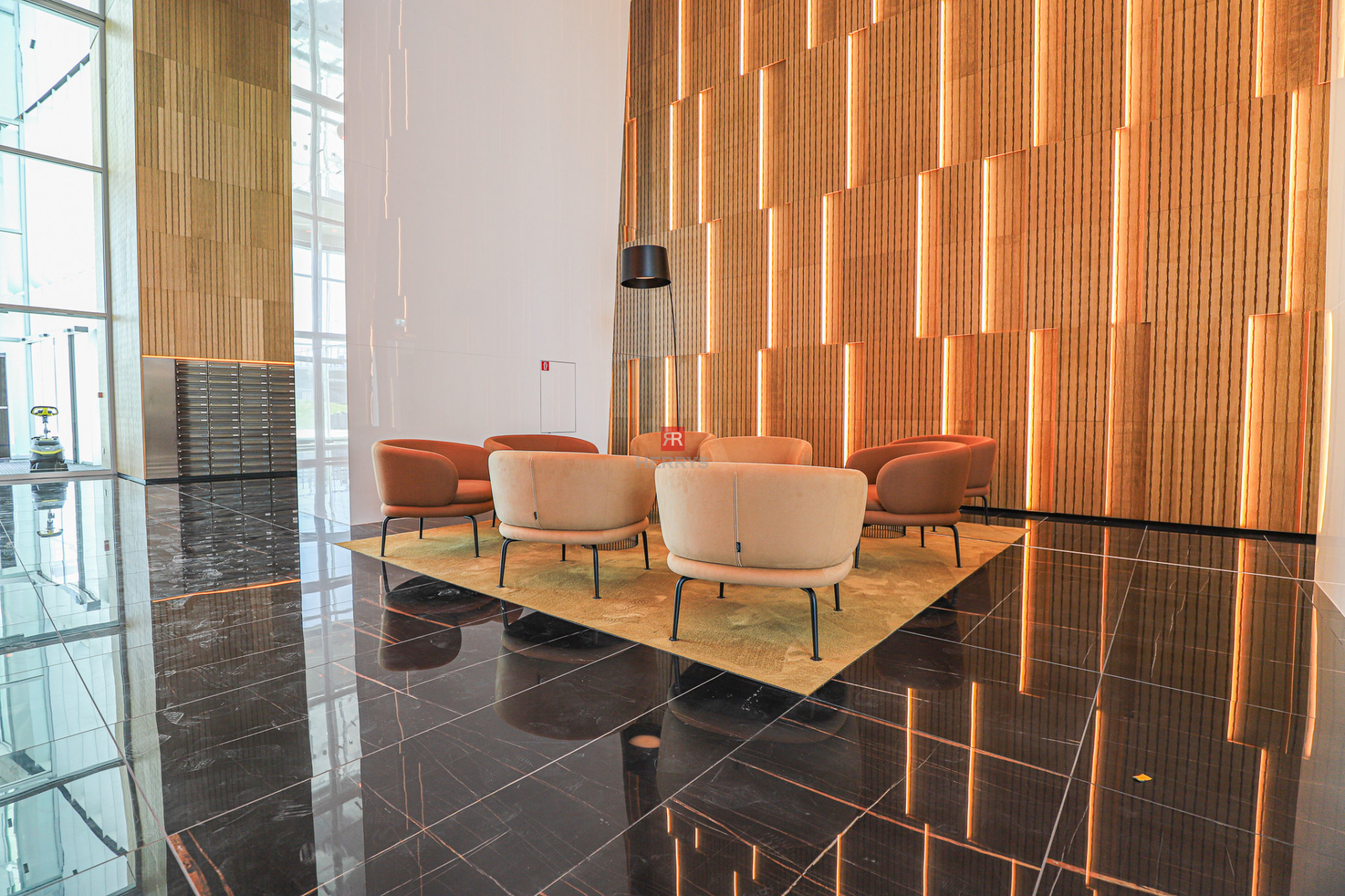 HERRYS – For rent 2-room apartment with a view on Danube in the highest skyscraper, Eurovea Tower