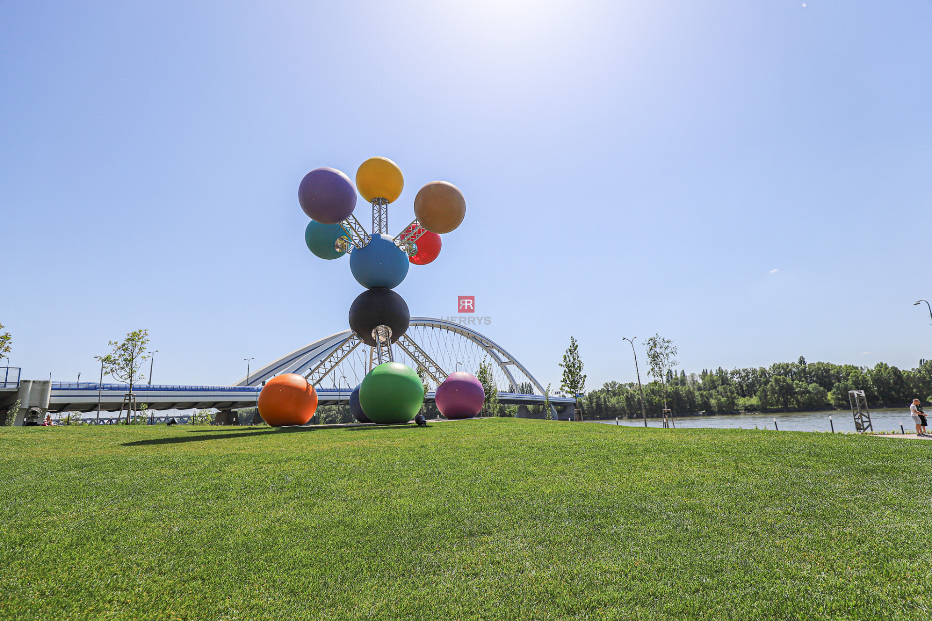 HERRYS – For rent 2-room apartment with a view on Danube in the highest skyscraper, Eurovea Tower