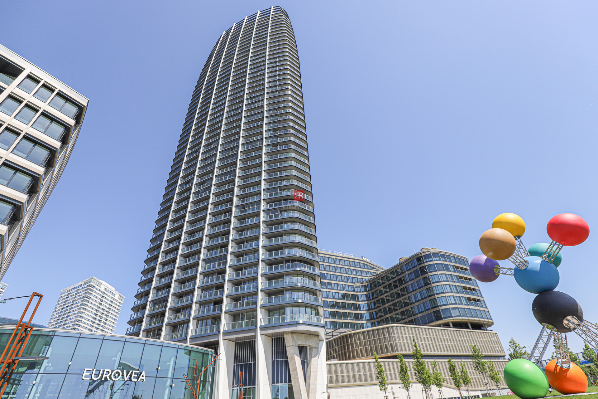 HERRYS – For rent 2-room apartment with a view on Danube in the highest skyscraper, Eurovea Tower
