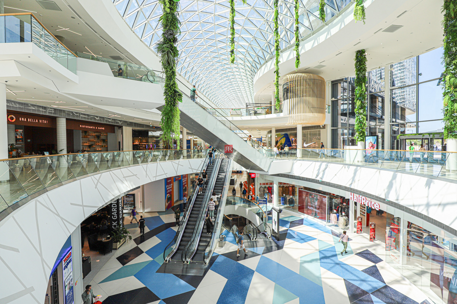 HERRYS – For rent 2-room apartment with a view on Danube in the highest skyscraper, Eurovea Tower