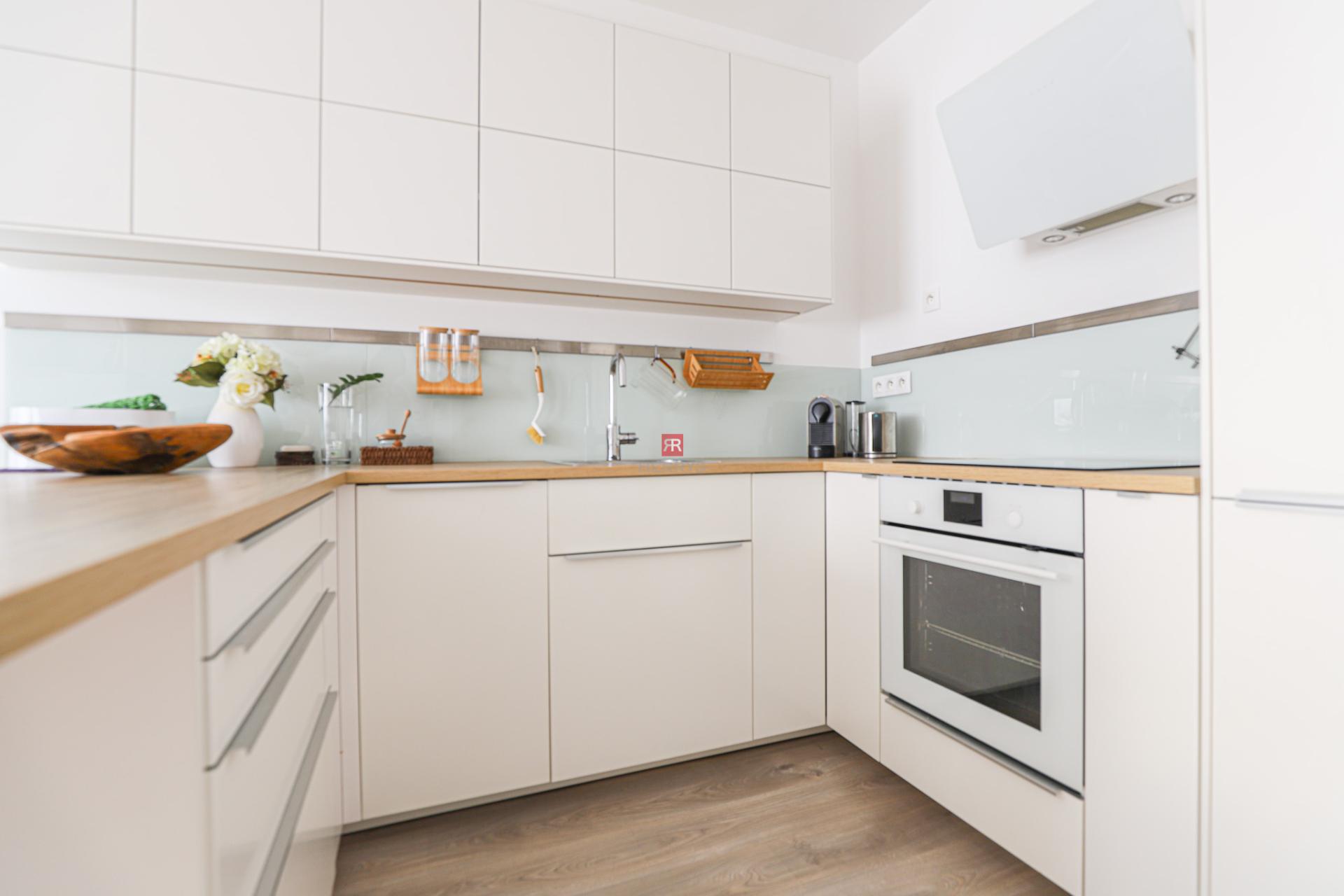 HERRYS - Pleasant air-conditioned 2-room apartment with parking space for rent in Perla Ružinova