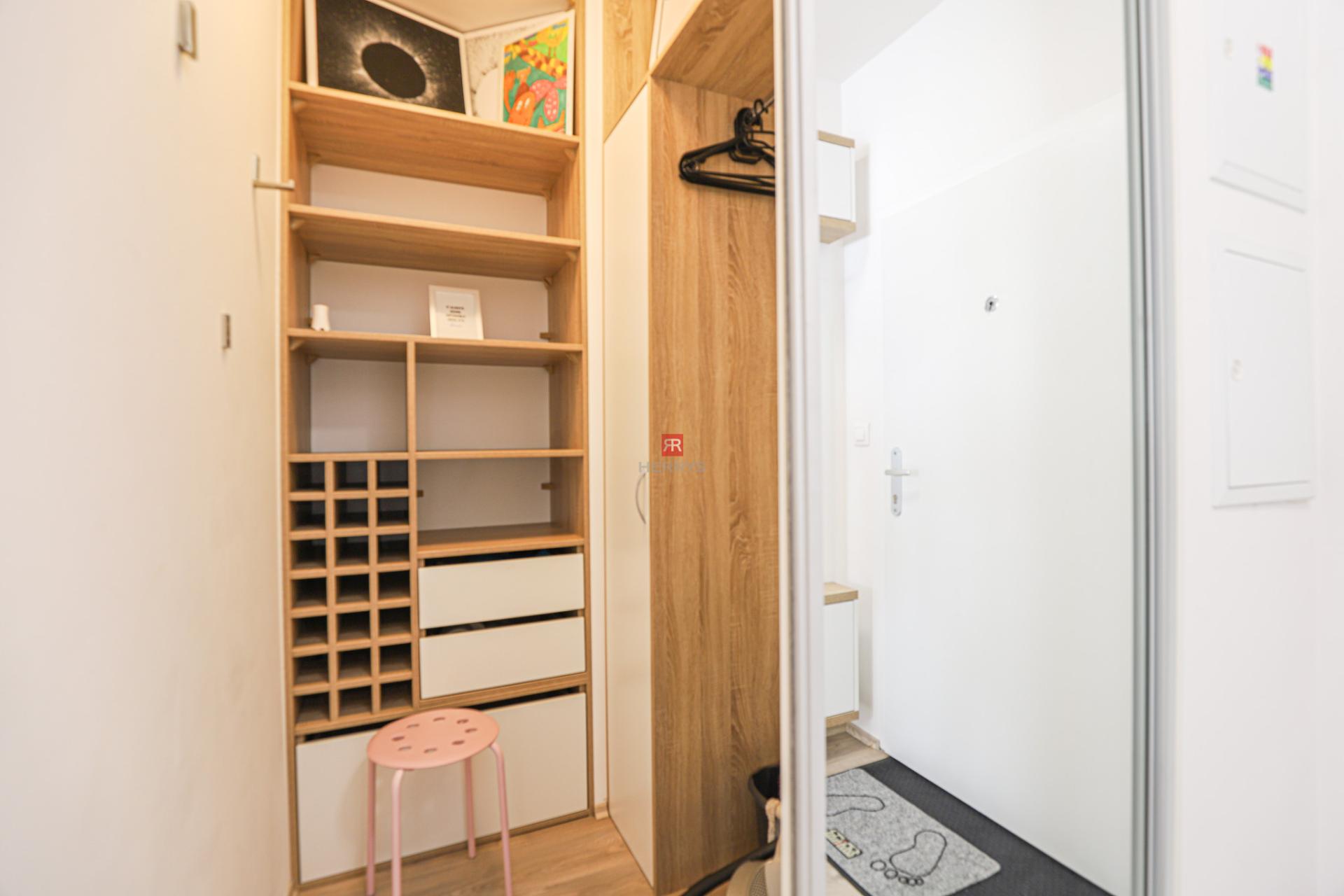 HERRYS - Pleasant air-conditioned 2-room apartment with parking space for rent in Perla Ružinova