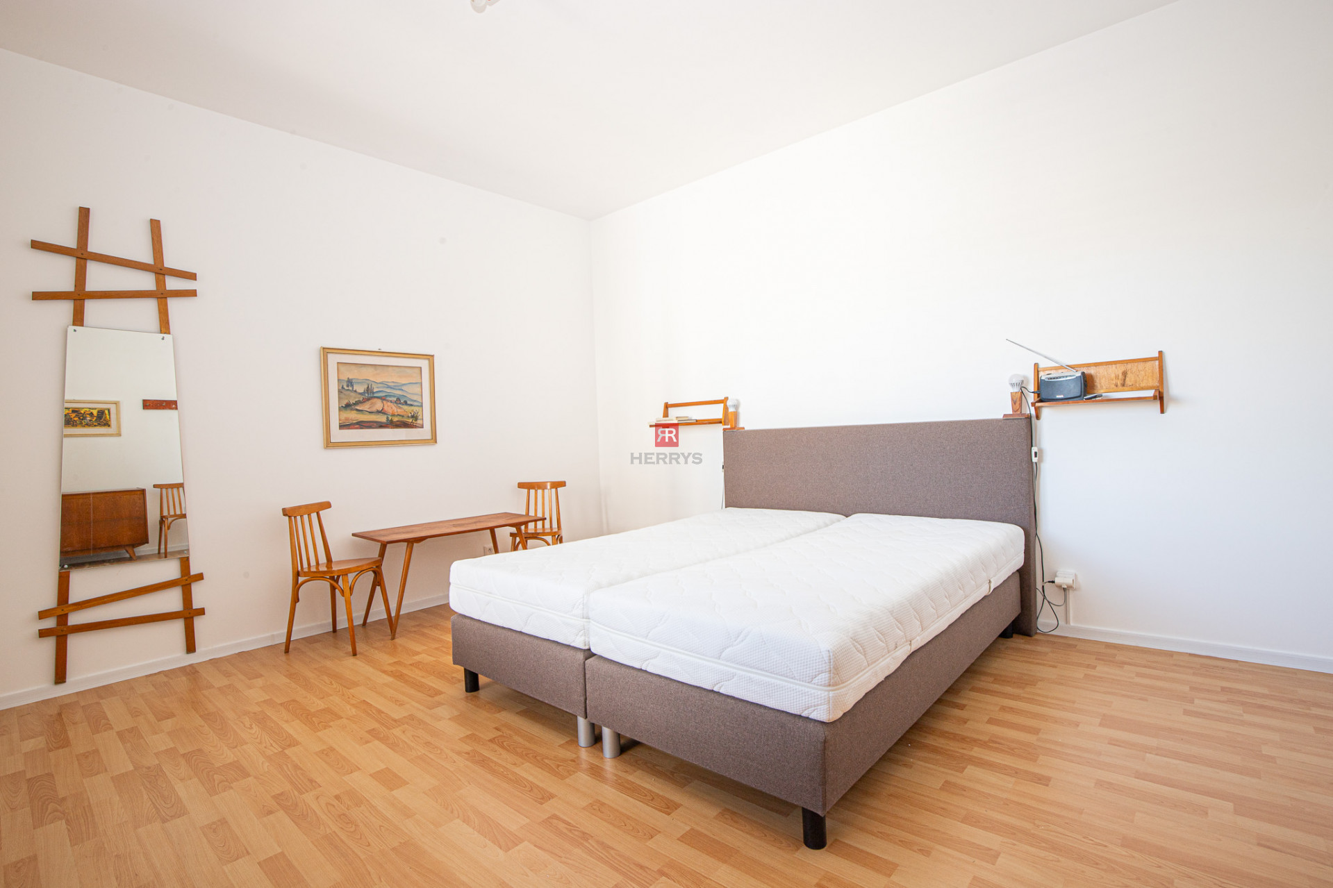 HERRYS - For rent spacious 2-room apartment in the Kesselbauer project with a view to the backyard