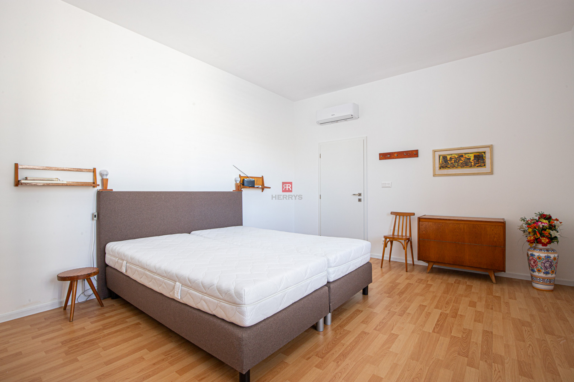 HERRYS - For rent spacious 2-room apartment in the Kesselbauer project with a view to the backyard