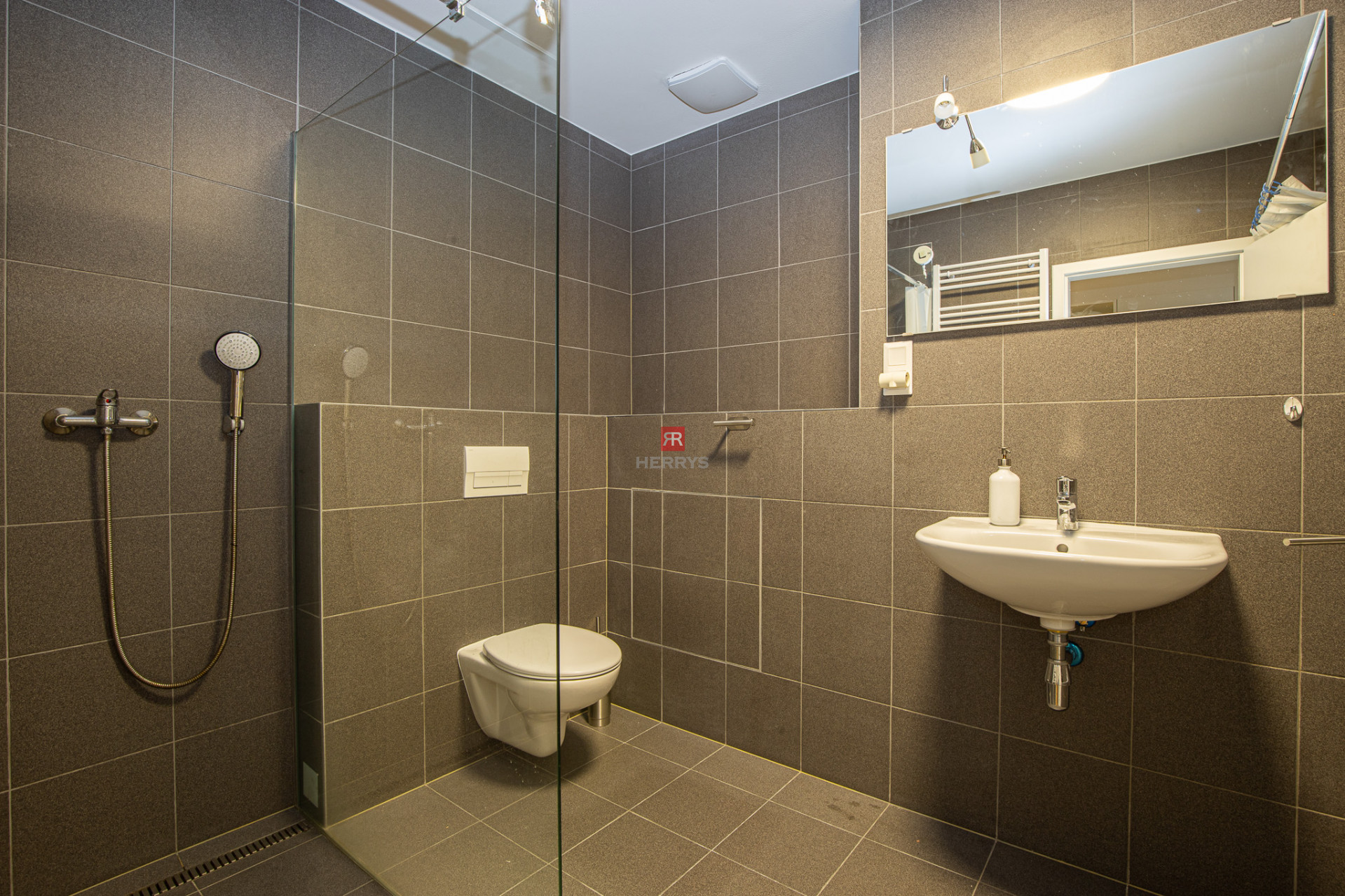 HERRYS - For rent spacious 2-room apartment in the Kesselbauer project with a view to the backyard