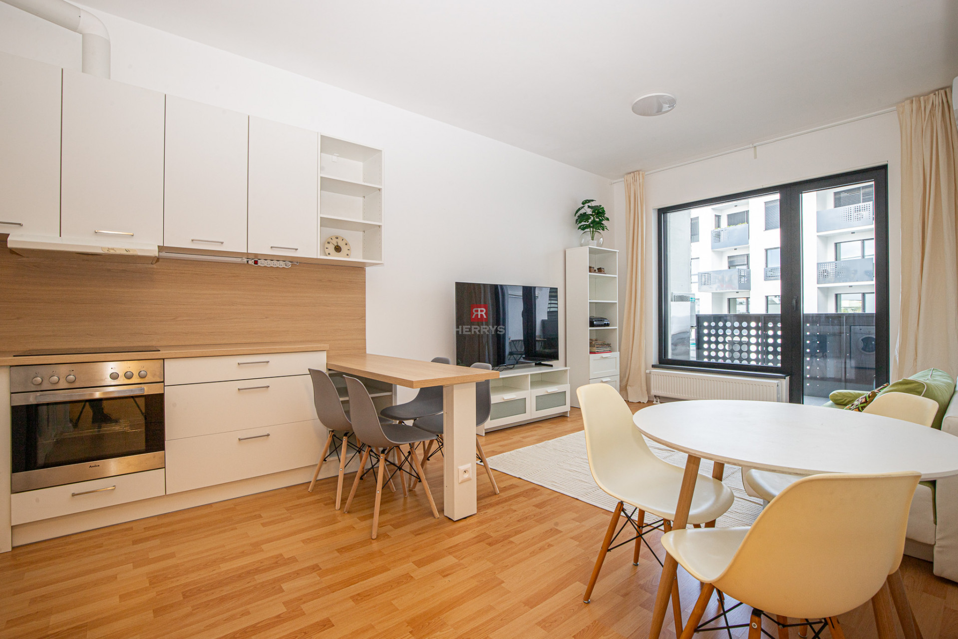 HERRYS - For rent spacious 2-room apartment in the Kesselbauer project with a view to the backyard