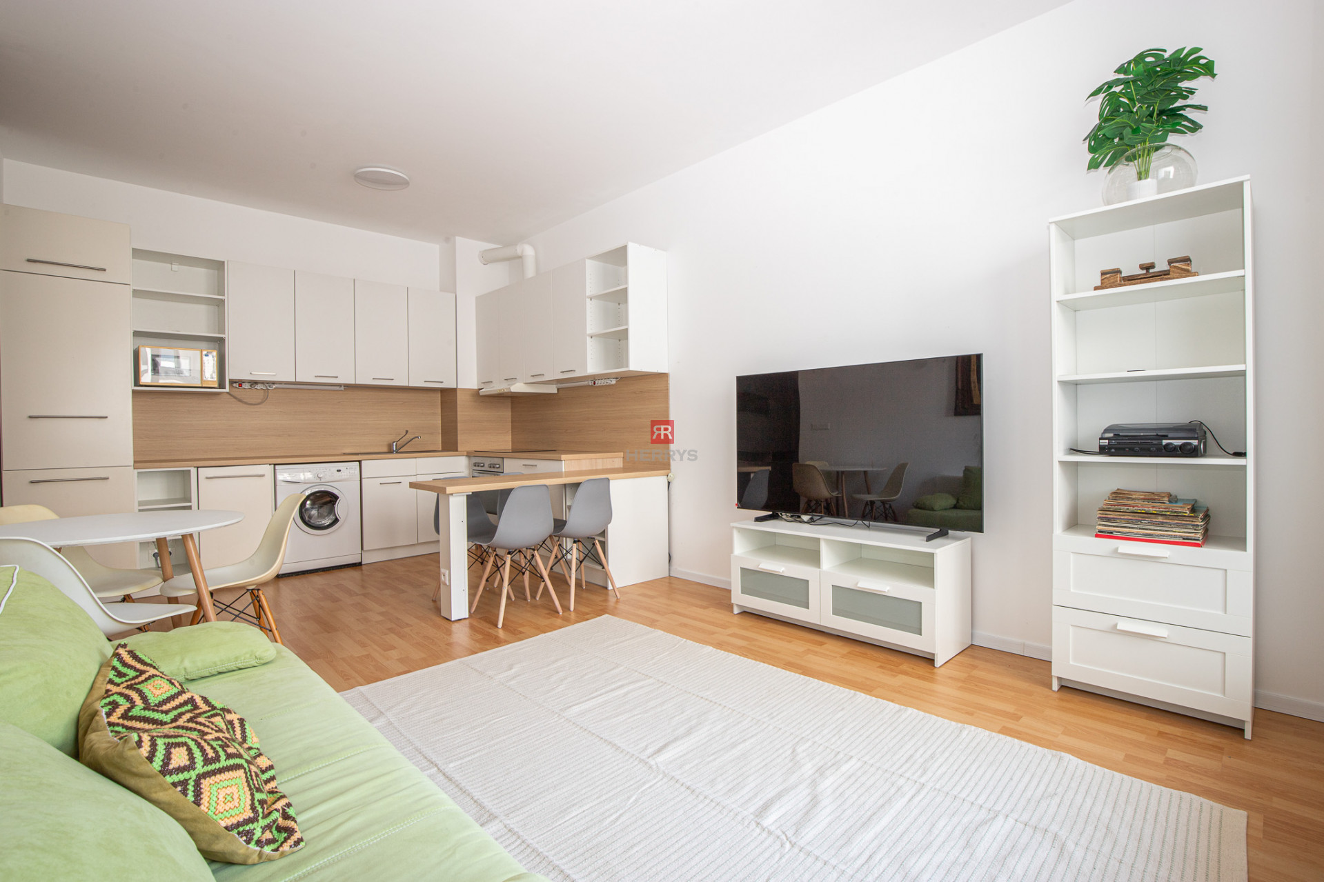 HERRYS - For rent spacious 2-room apartment in the Kesselbauer project with a view to the backyard