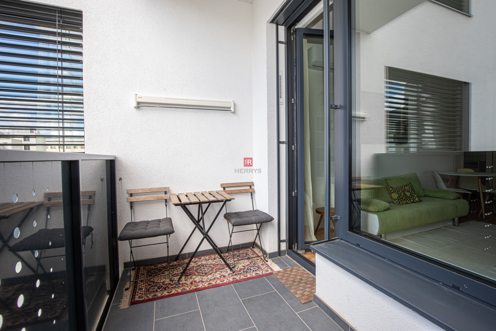HERRYS - For rent spacious 2-room apartment in the Kesselbauer project with a view to the backyard