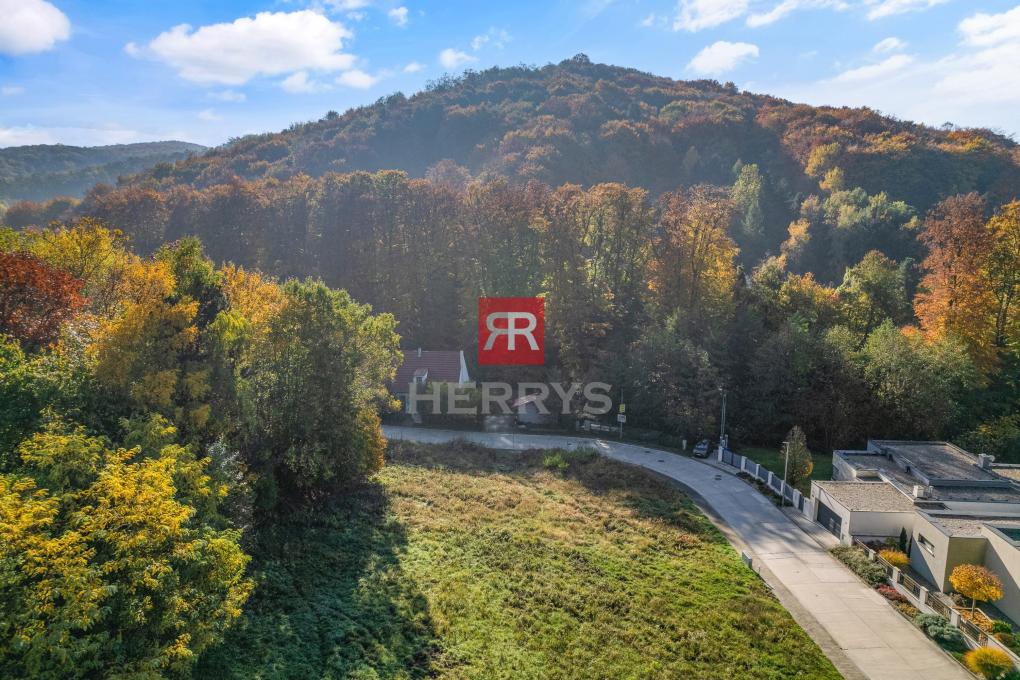 HERRYS - Na predaj lukratívneho stavebného pozemku 1.311 m2 so sieťami, Pánsky les - Marianka&nbsp;