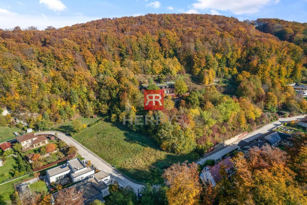 HERRYS - Na predaj lukratívneho stavebného pozemku 1.311 m2 so sieťami, Pánsky les - Marianka&nbsp;