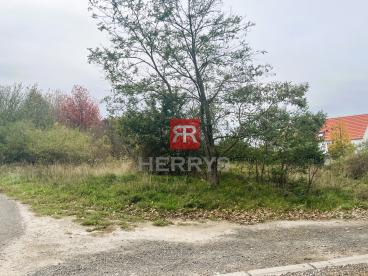 HERRYS - Na predaj rovinatý stavebný pozemok pre rodinný dom v Lamači&nbsp;