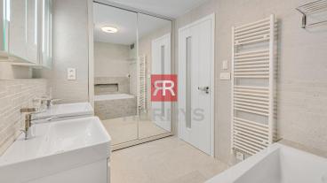 HERRYS – Na predaj luxusný 4-izbový byt s terasou, 2 balkónmi a parkovaním v Rezidencii Sokolská