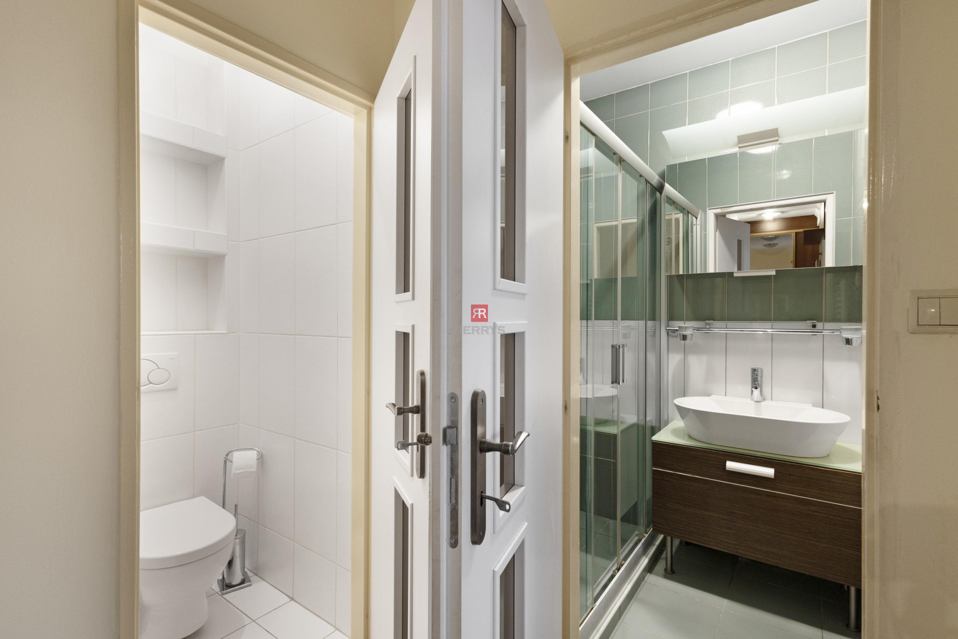 HERRYS - Spacious 2-room apartment for sale on the Danube waterfront