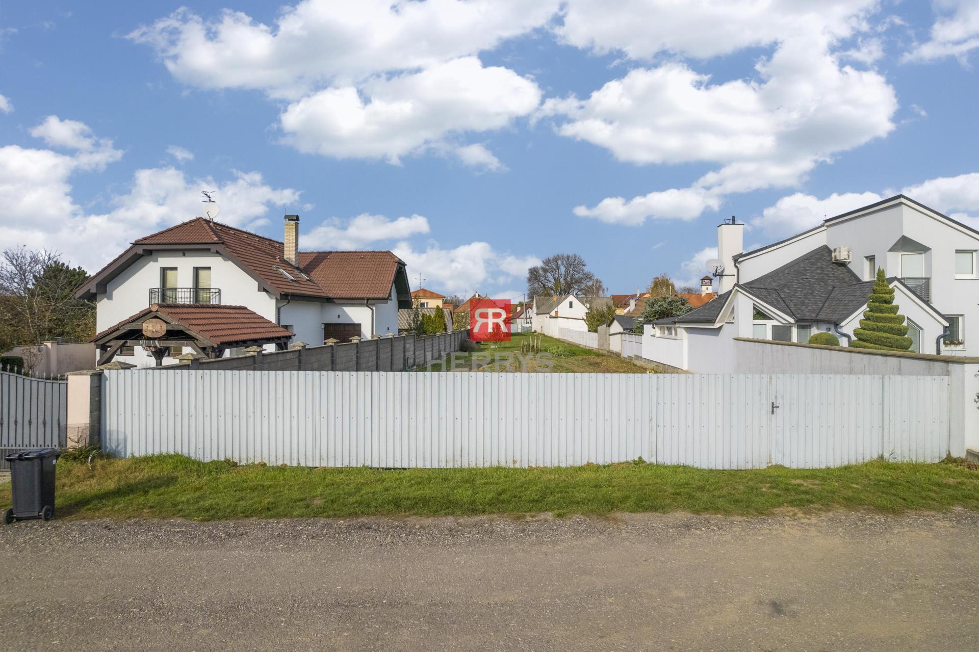 HERRYS - sale of lucrative land in the center of Lozorno 1697 m2. Access from both sides.