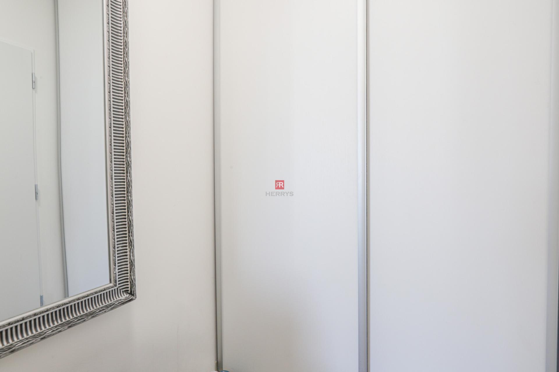 Realitná kancelária HERRYS ponúka na prenájom 2-izbový byt&nbsp;s veľkou terasou na Seberíniho ulici