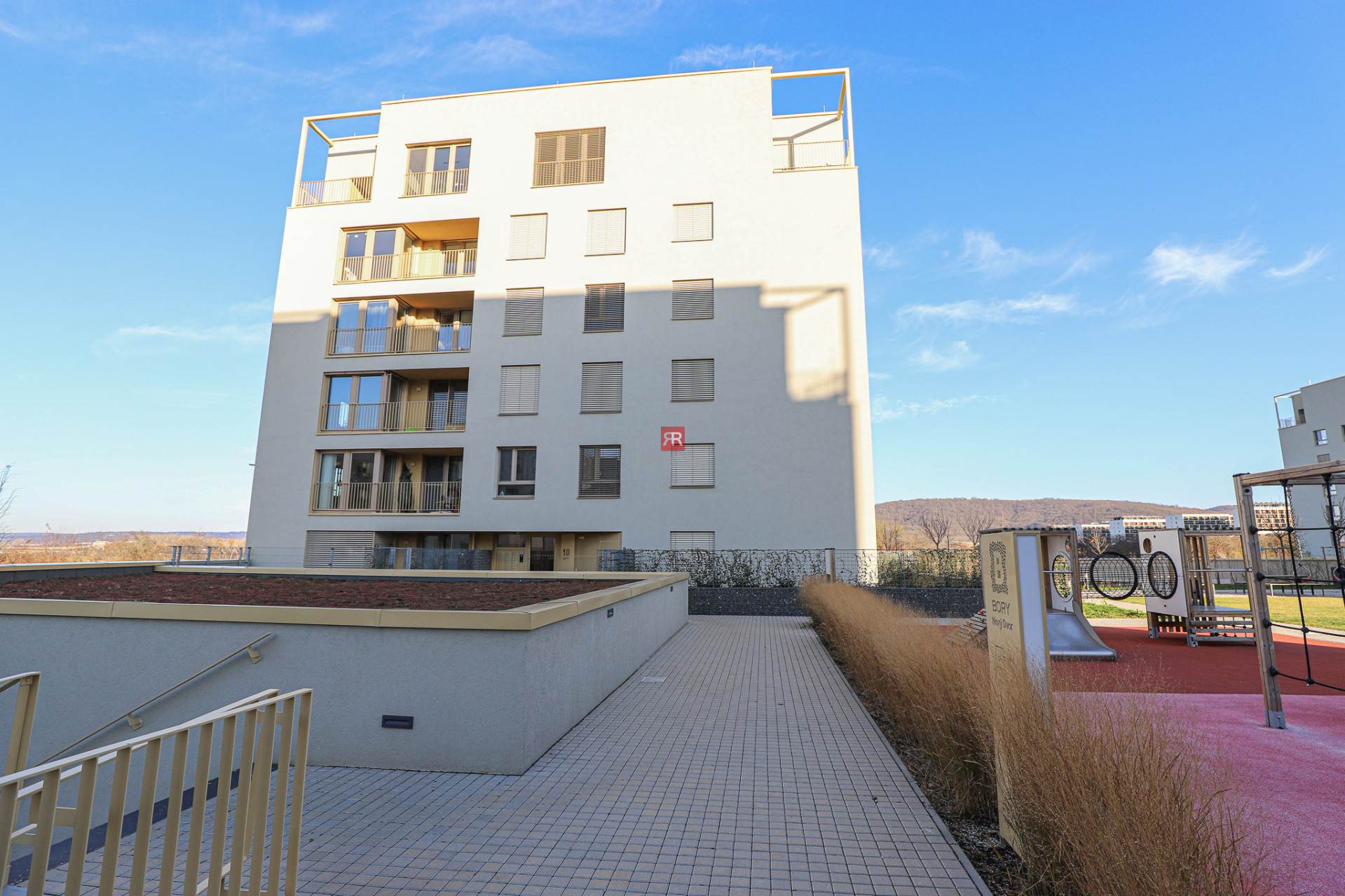 Realitná kancelária HERRYS ponúka na prenájom moderný 3-izbový v obľúbenej lokalite Bory