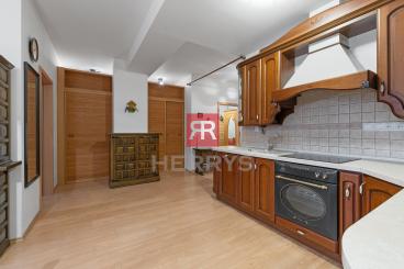 HERRYS - For sale spacious 3-room apartment with a covered terrace in the sought-after location&nbsp;