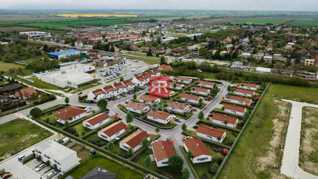 HERRYS - Na predaj pozemok v obci Hviezdoslavov so stavebným povolením na výstavbu rodinného domu