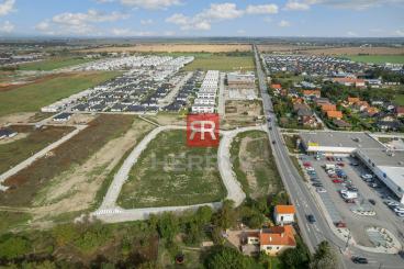 HERRYS - Na predaj pozemok v obci Hviezdoslavov so stavebným povolením na výstavbu rodinného domu