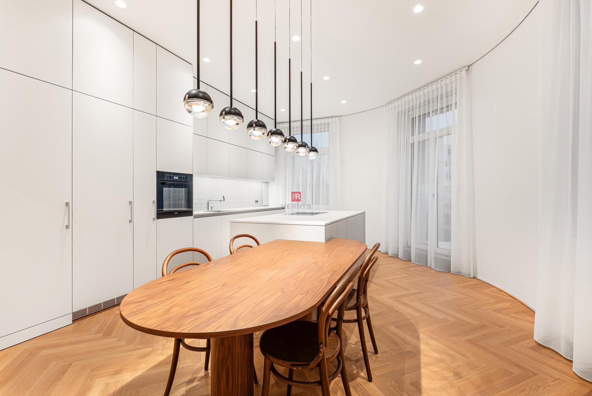 HERRYS - Na prenájom výnimočný 5-izbový apartmán v najžiadanejšej lokalite Starého Mesta