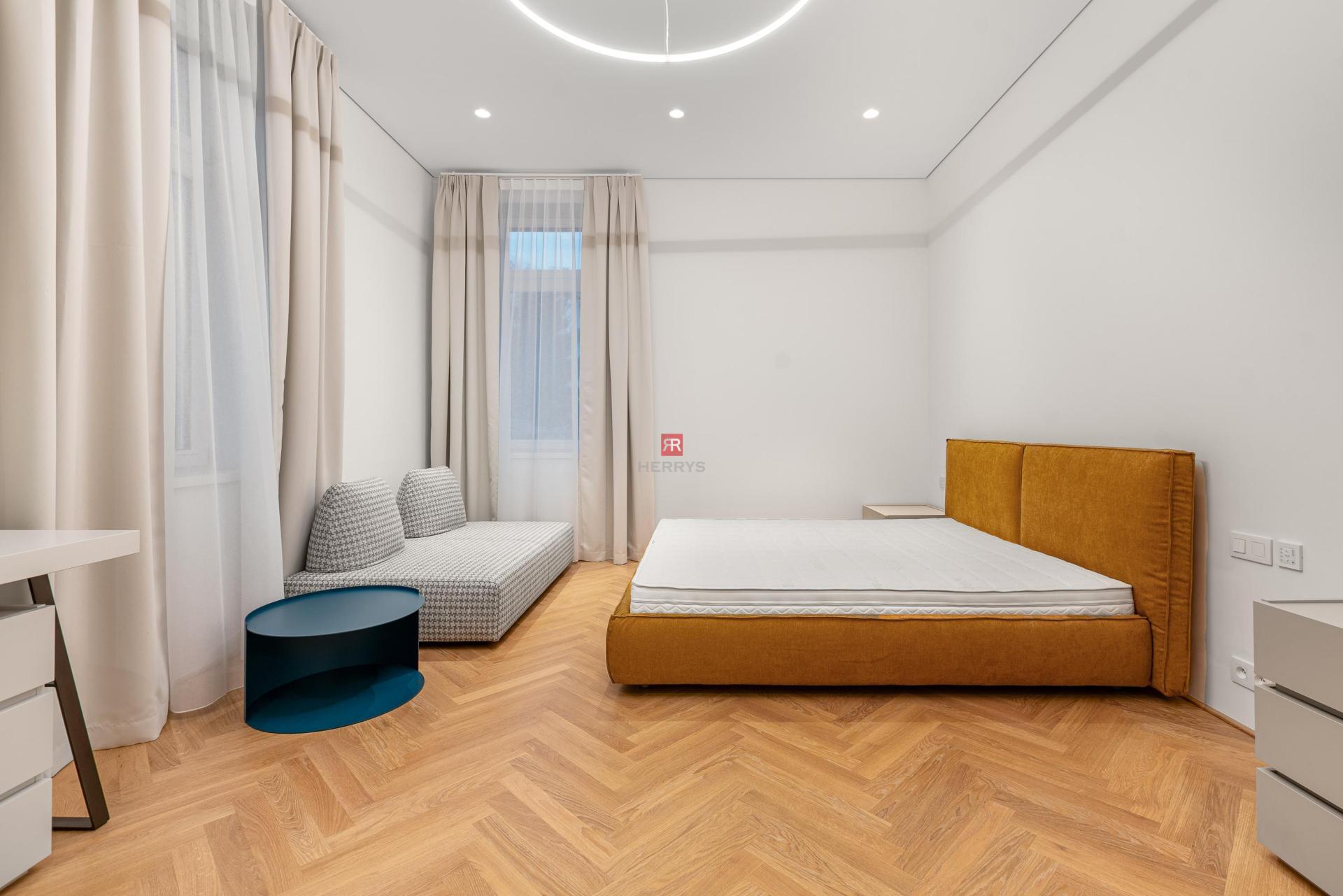 HERRYS - Na prenájom výnimočný 5-izbový apartmán v najžiadanejšej lokalite Starého Mesta