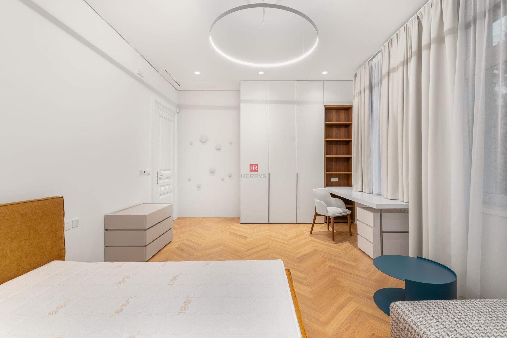 HERRYS - Na prenájom výnimočný 5-izbový apartmán v najžiadanejšej lokalite Starého Mesta