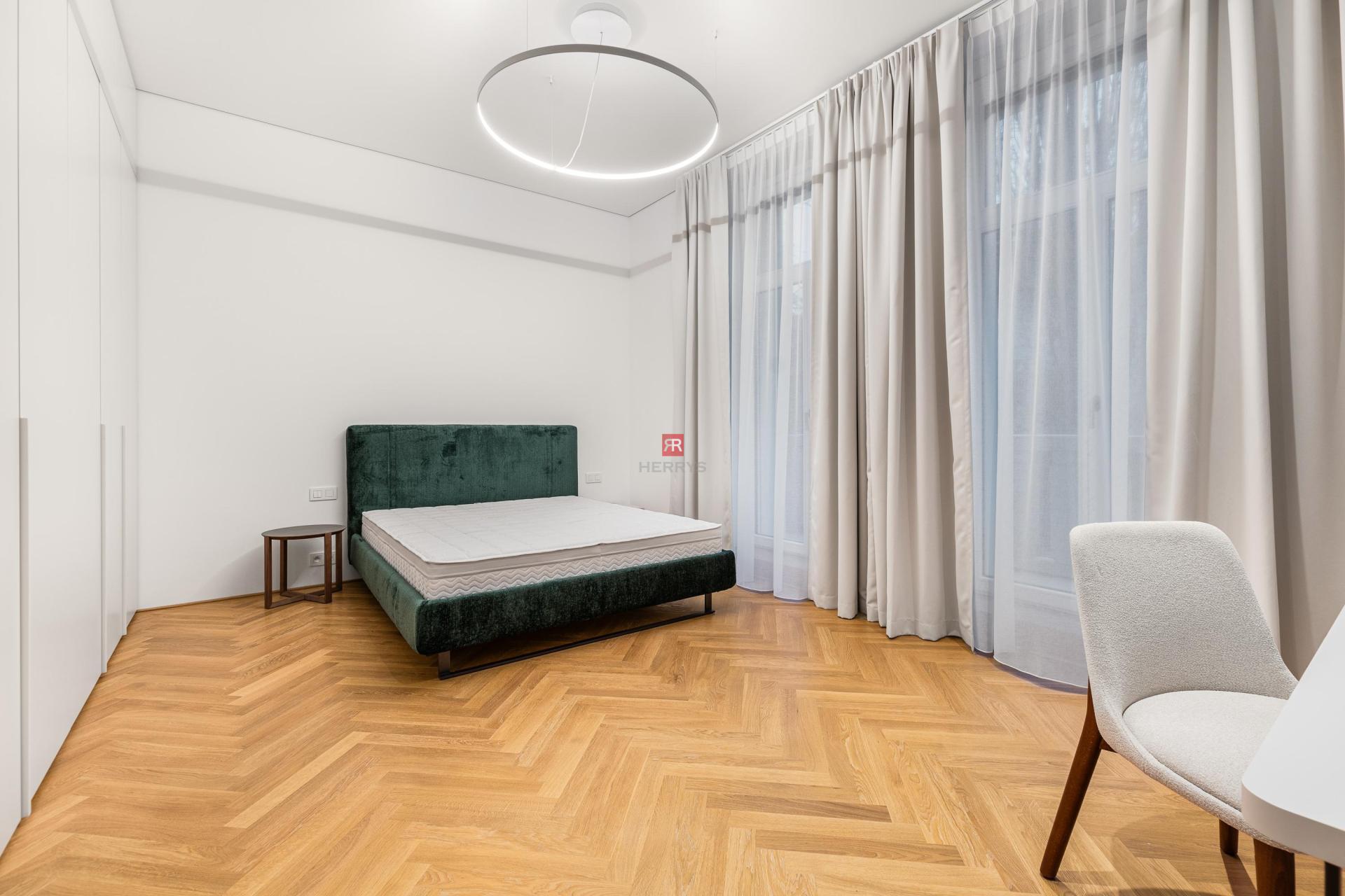 HERRYS - Na prenájom výnimočný 5-izbový apartmán v najžiadanejšej lokalite Starého Mesta